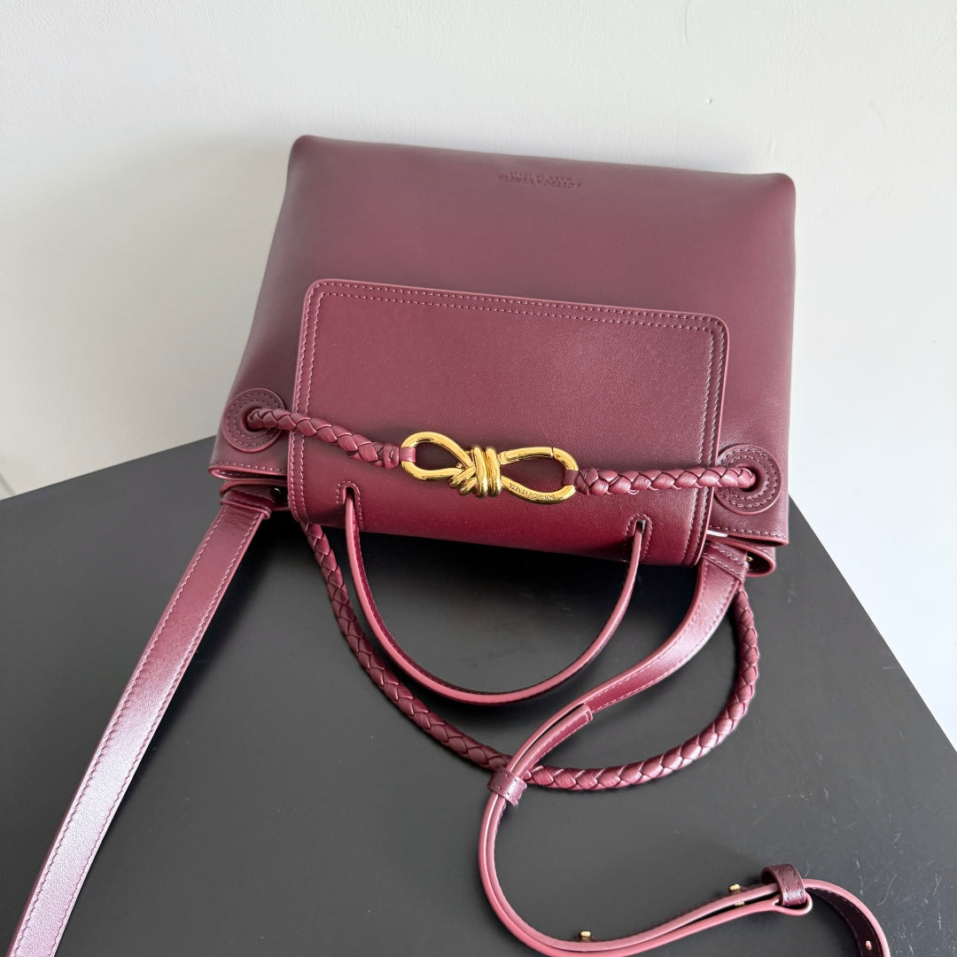 BOTTEGA VENETA 25S MEDIUM CIAO CIAO BAG 26 IN BURGUNDY CALFSKIN