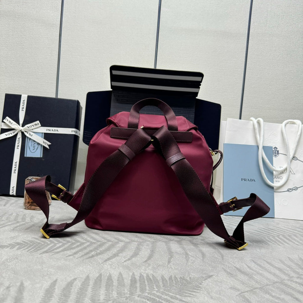 PRADA 25S RE-EDITION 1978 SMALL BACKPACK 28 IN BURGUNDY RE-NYLON