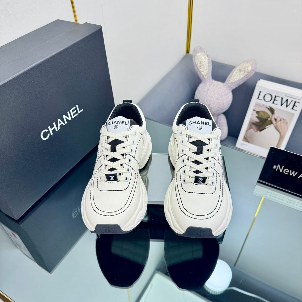 CHANEL TRAINERS SNEAKER IN WHITE CALFSKIN WITH BLACK EMBROIDERED