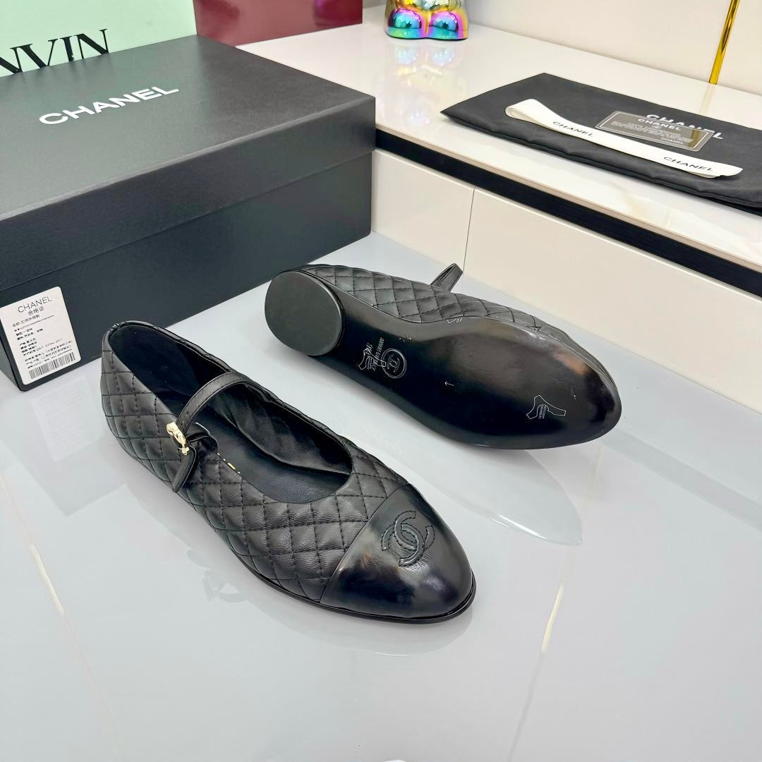 CHANEL MARY JANE FLAT 25S IN BLACK LAMBSKIN EMBOSSED LOGO