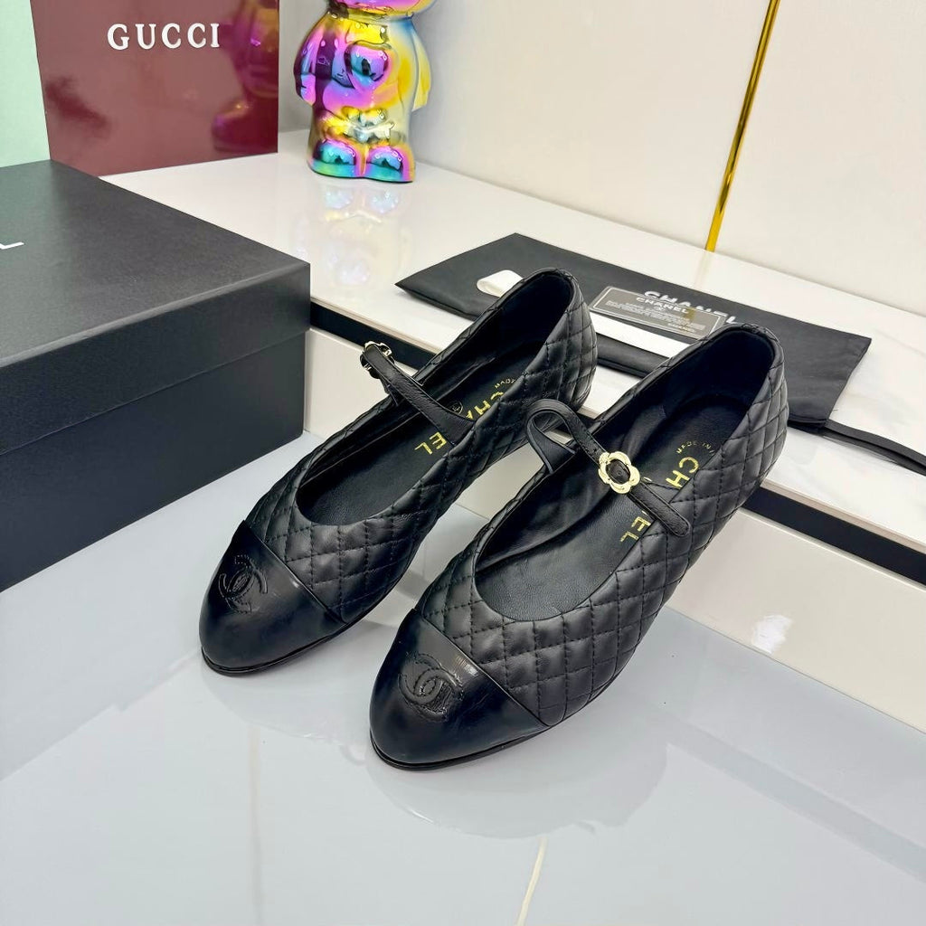 CHANEL MARY JANE FLAT 25S IN BLACK LAMBSKIN EMBOSSED LOGO