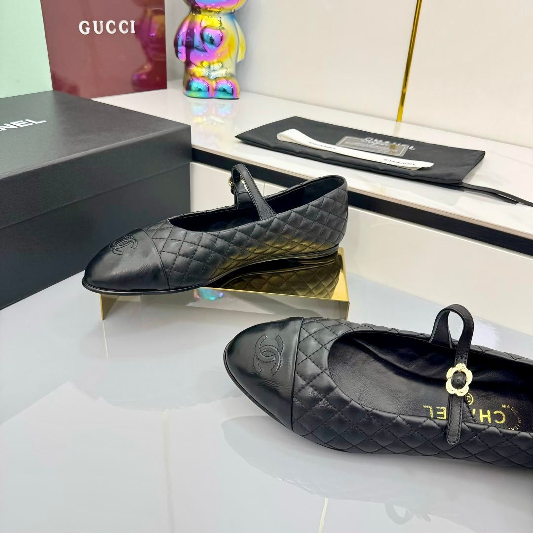 CHANEL MARY JANE FLAT 25S IN BLACK LAMBSKIN EMBOSSED LOGO