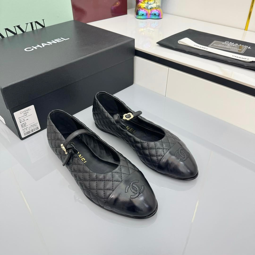 CHANEL MARY JANE FLAT 25S IN BLACK LAMBSKIN EMBOSSED LOGO