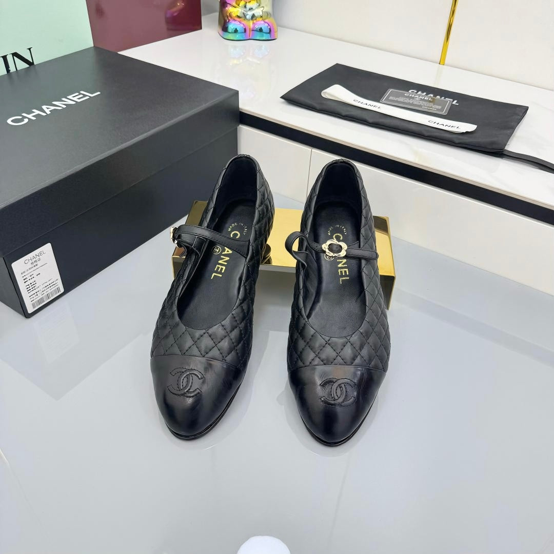 CHANEL MARY JANE FLAT 25S IN BLACK LAMBSKIN EMBOSSED LOGO