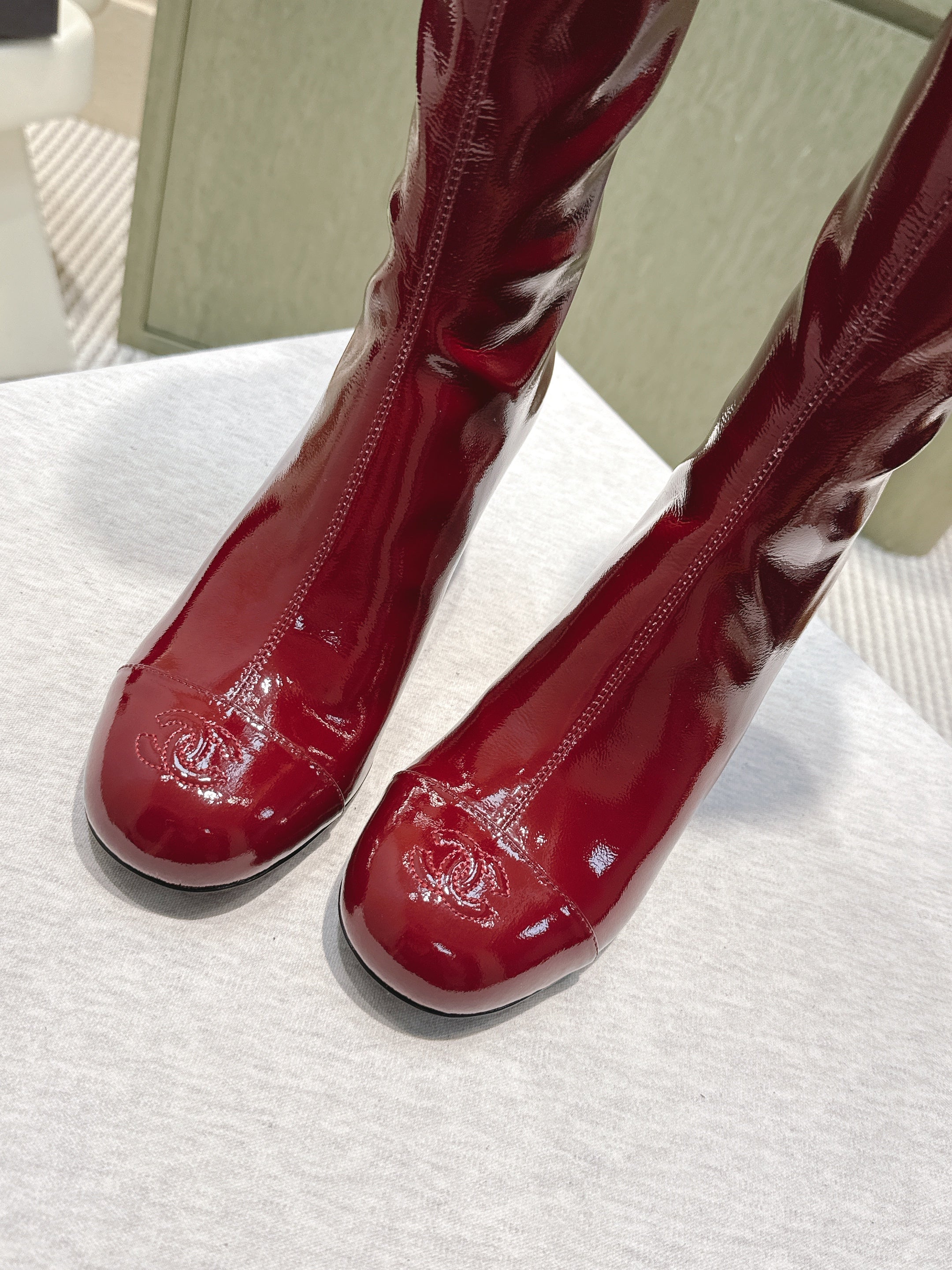 CHANEL 25S KNEE-HIGH BOOTS 60MM IN BURGUNDY PATENT CALFSKIN WEDGE HEELS