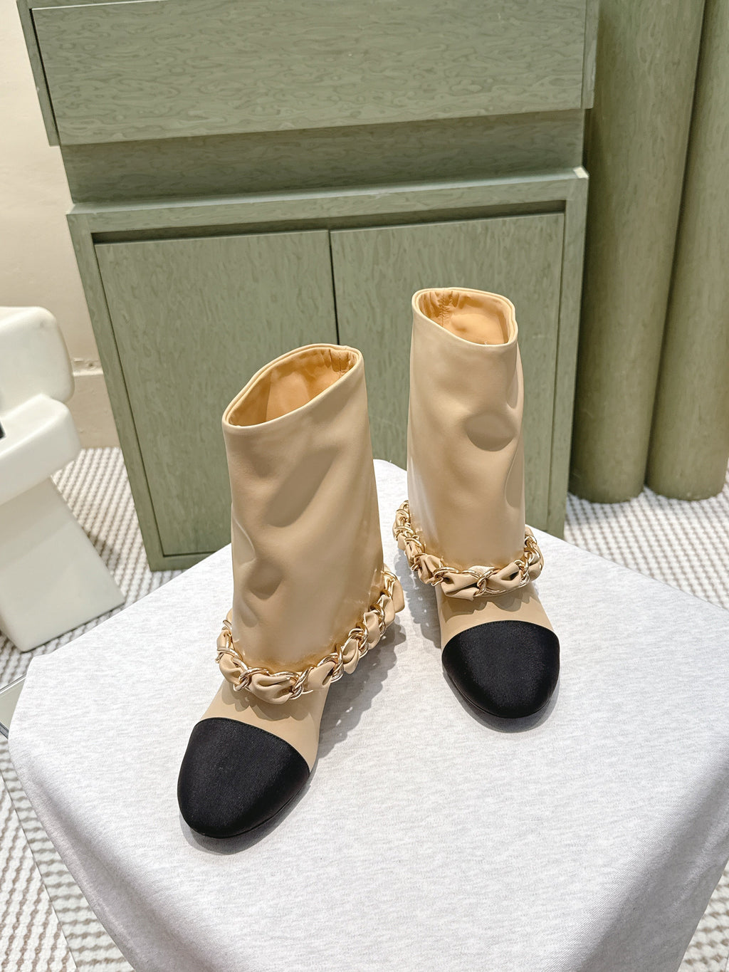 CHANEL 25S CALF-LENGTH BOOTS 45MM IN BEIGE AND BLACK CALFSKIN GOLD HARDWARE