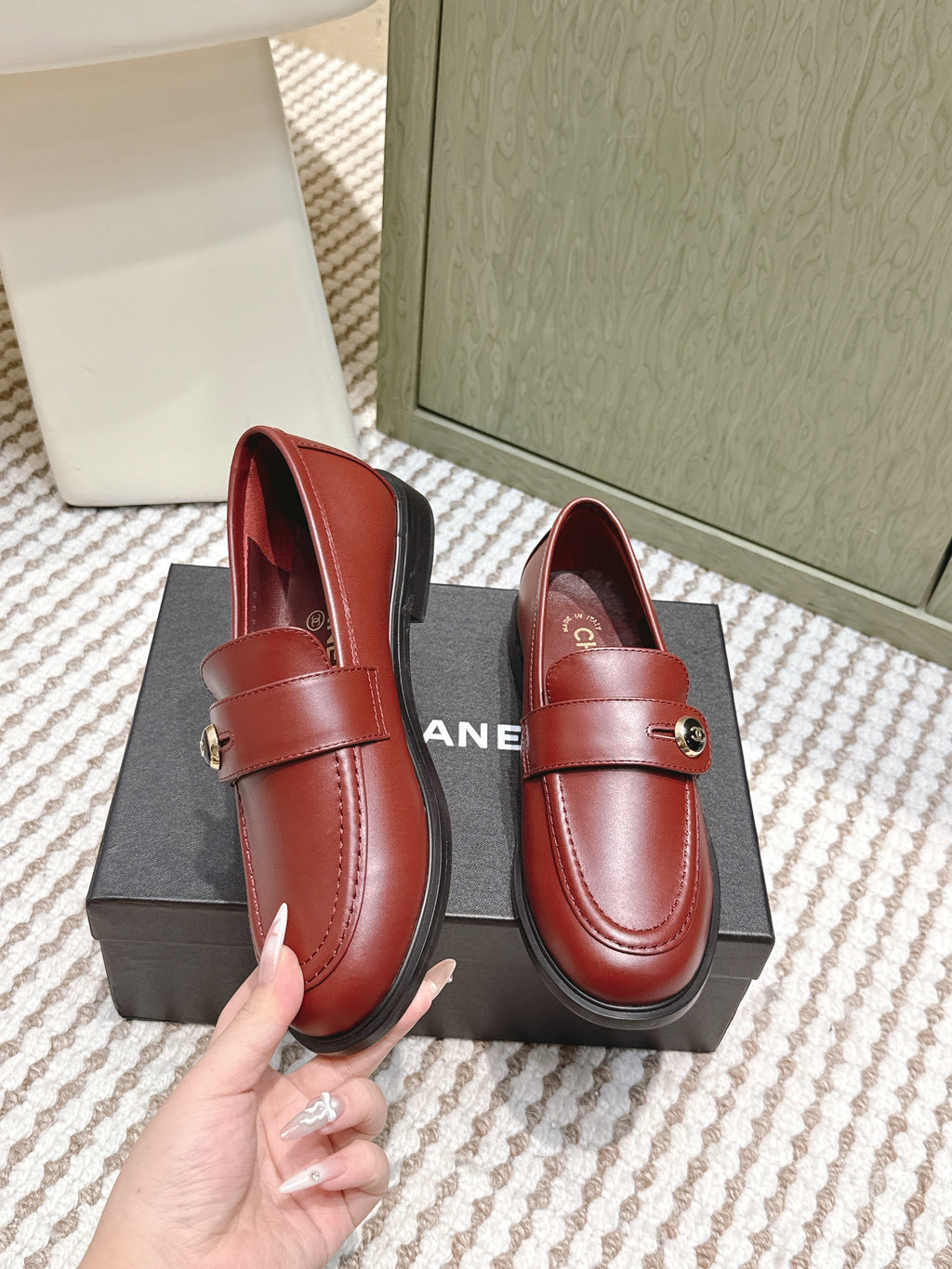 CHANEL 25S GODDESS FLAT LOAFERS IN DARK RED CALFSKIN GOLD HARDWARE