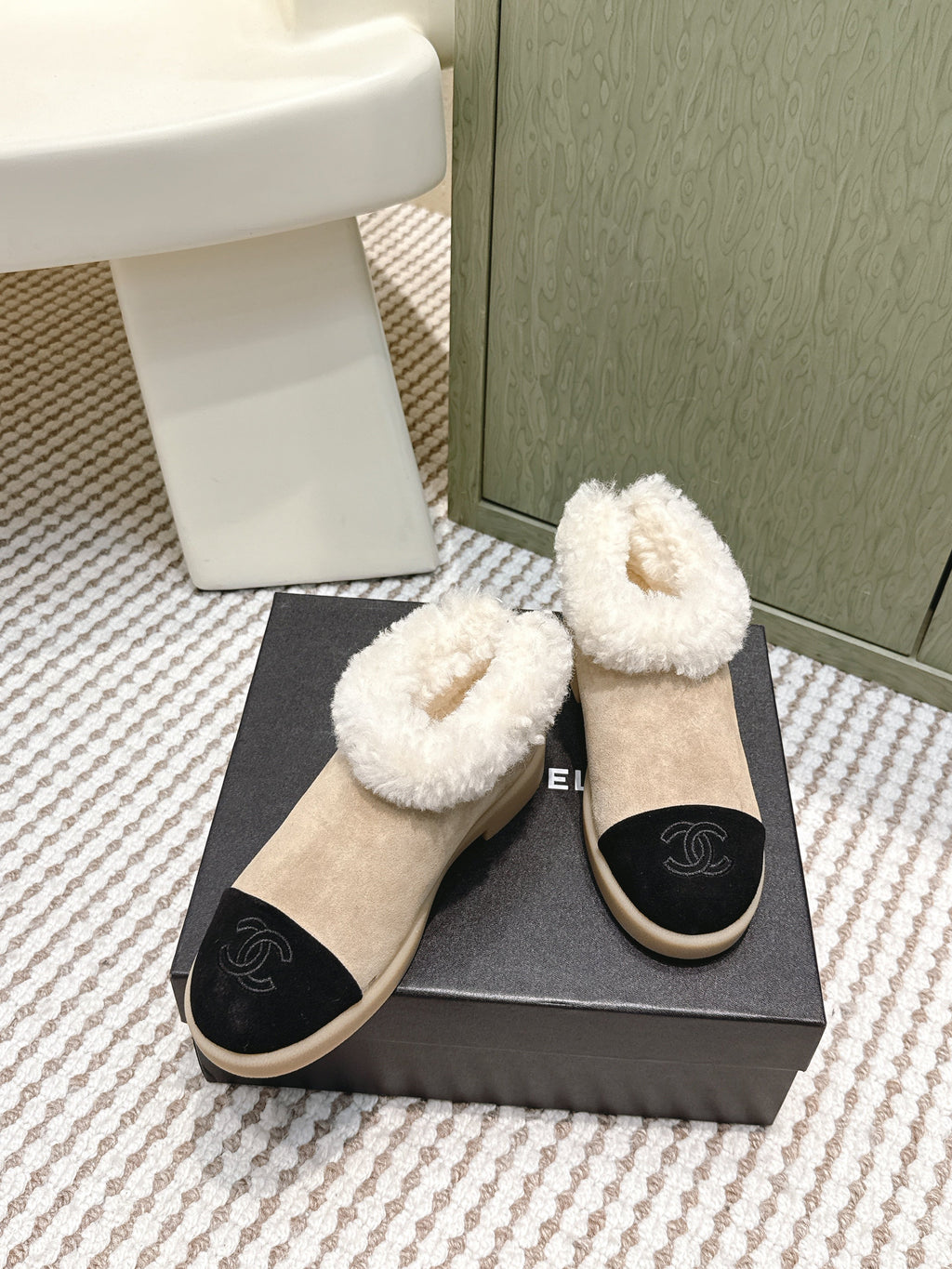 CHANEL 25S SHORT SUEDE BOOTS IN BEIGE AND BLACK WITH SHEEPSKIN LINING