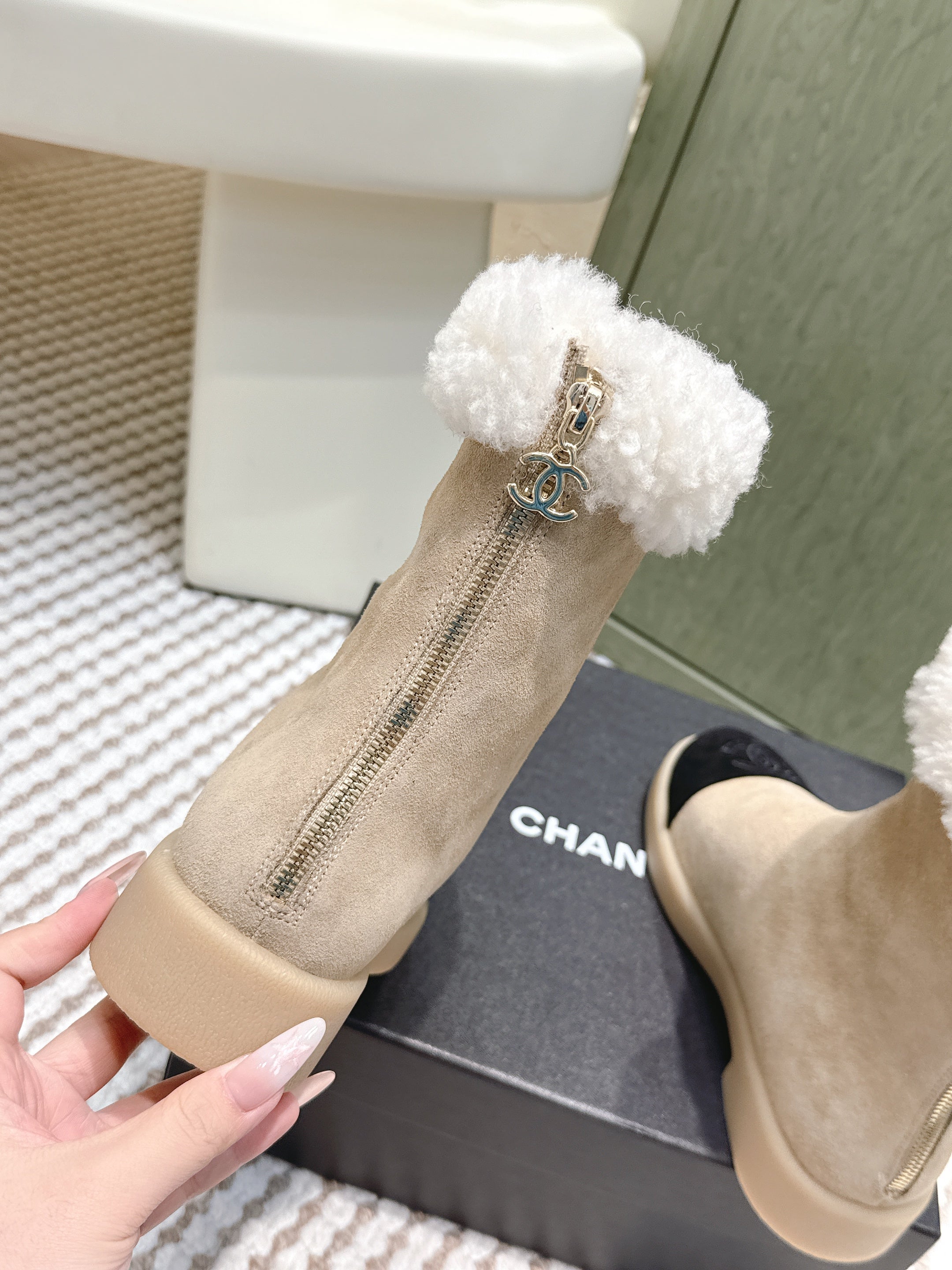 CHANEL 25S CALF-HIGH BOOTS IN BLACK AND BEIGE SUEDE LINED WITH SHEEPSKIN