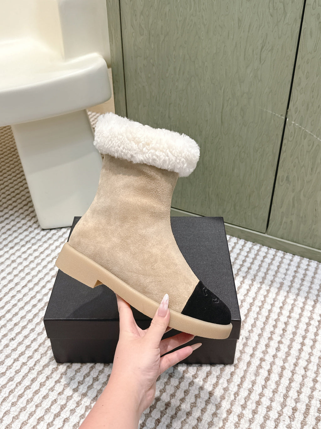 CHANEL 25S CALF-HIGH BOOTS IN BLACK AND BEIGE SUEDE LINED WITH SHEEPSKIN