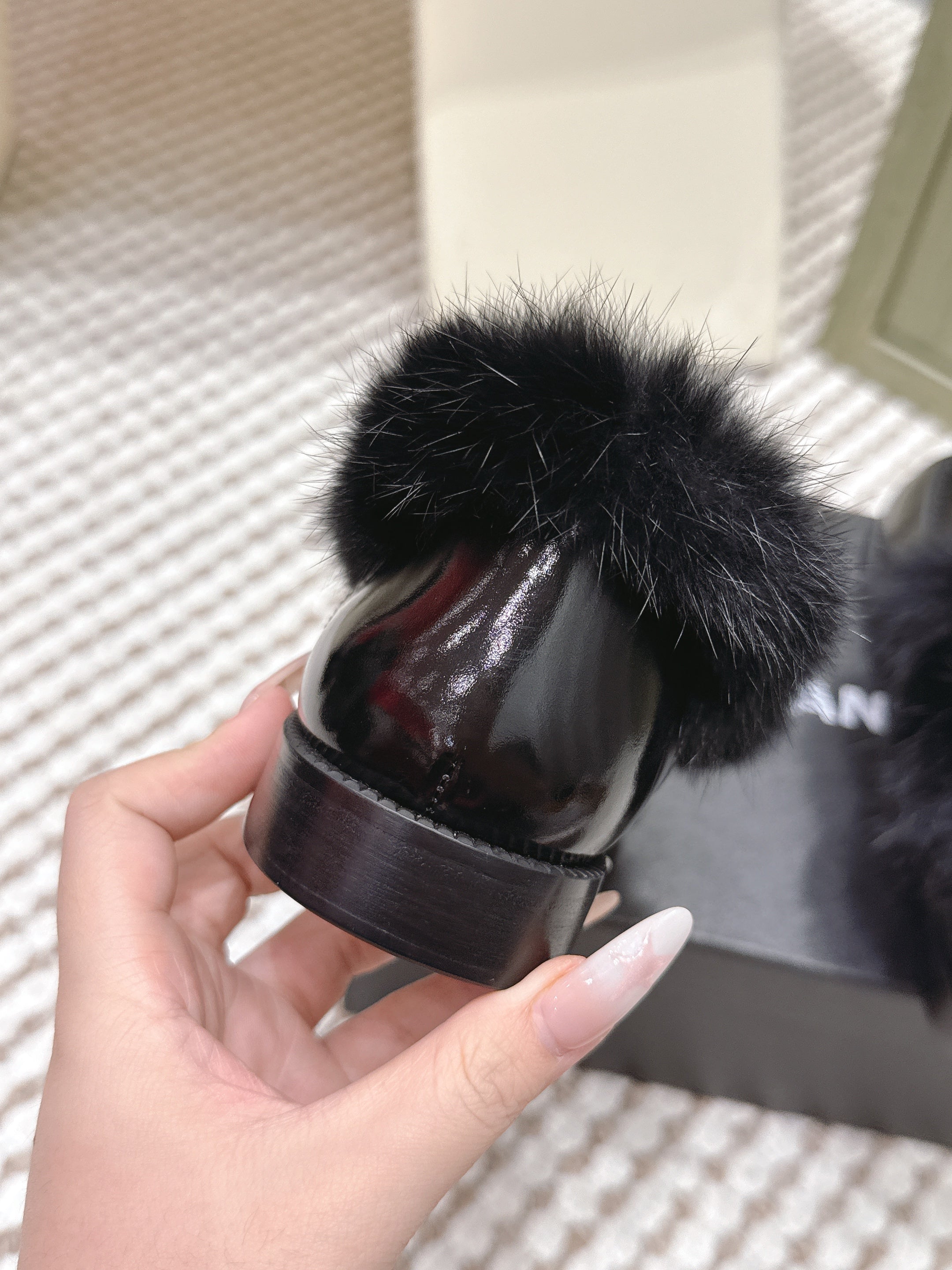 CHANEL 25S LOAFERS MOASIN IN BLACK GLOSSY CALFSKIN WITH MINK FUR LINING