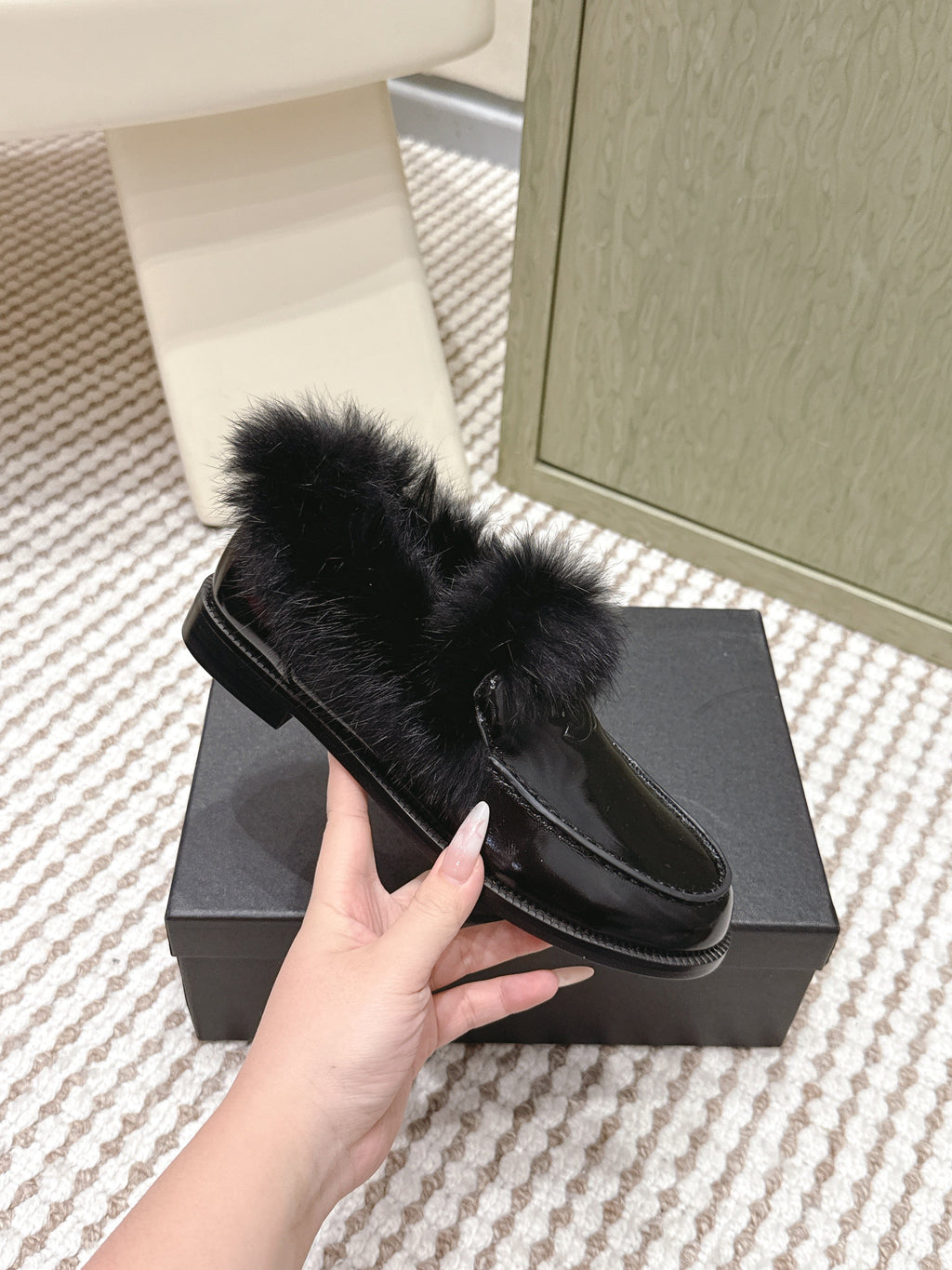 CHANEL 25S LOAFERS MOASIN IN BLACK GLOSSY CALFSKIN WITH MINK FUR LINING