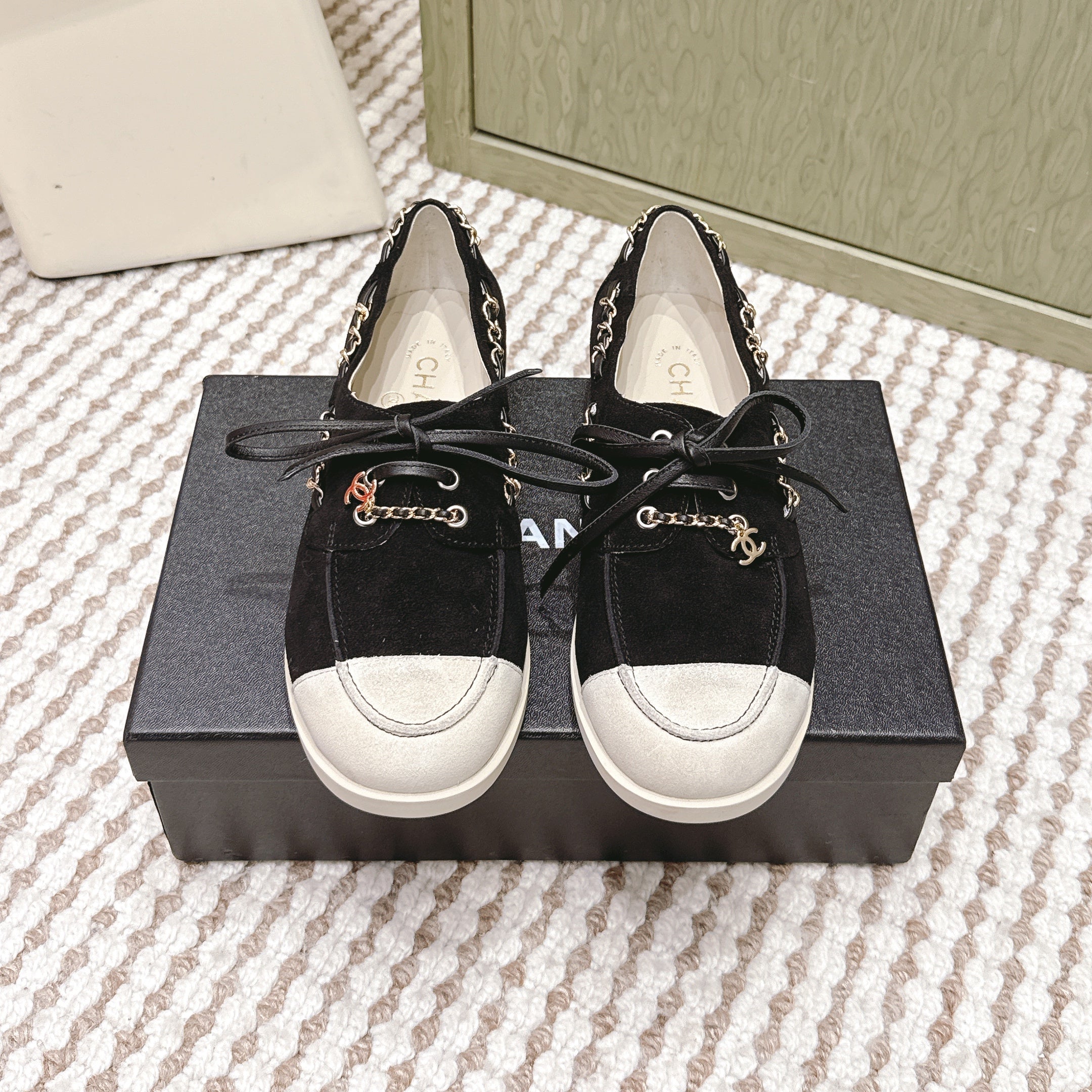 CHANEL 25S MOASINS IN BLACK AND LIGHT GREY SUEDE