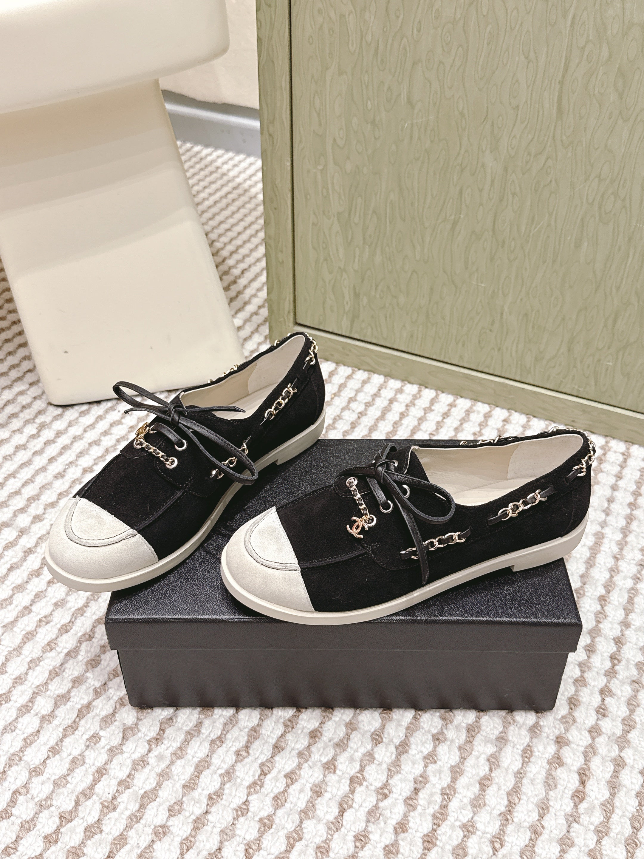 CHANEL 25S MOASINS IN BLACK AND LIGHT GREY SUEDE