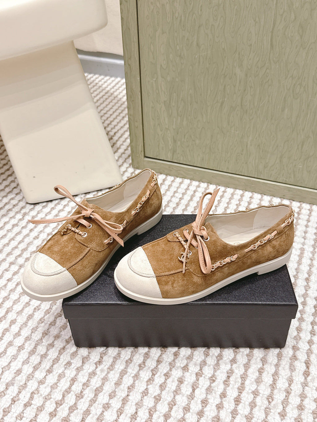 CHANEL 25S MOASINS IN BROWN AND LIGHT GREY SUEDE