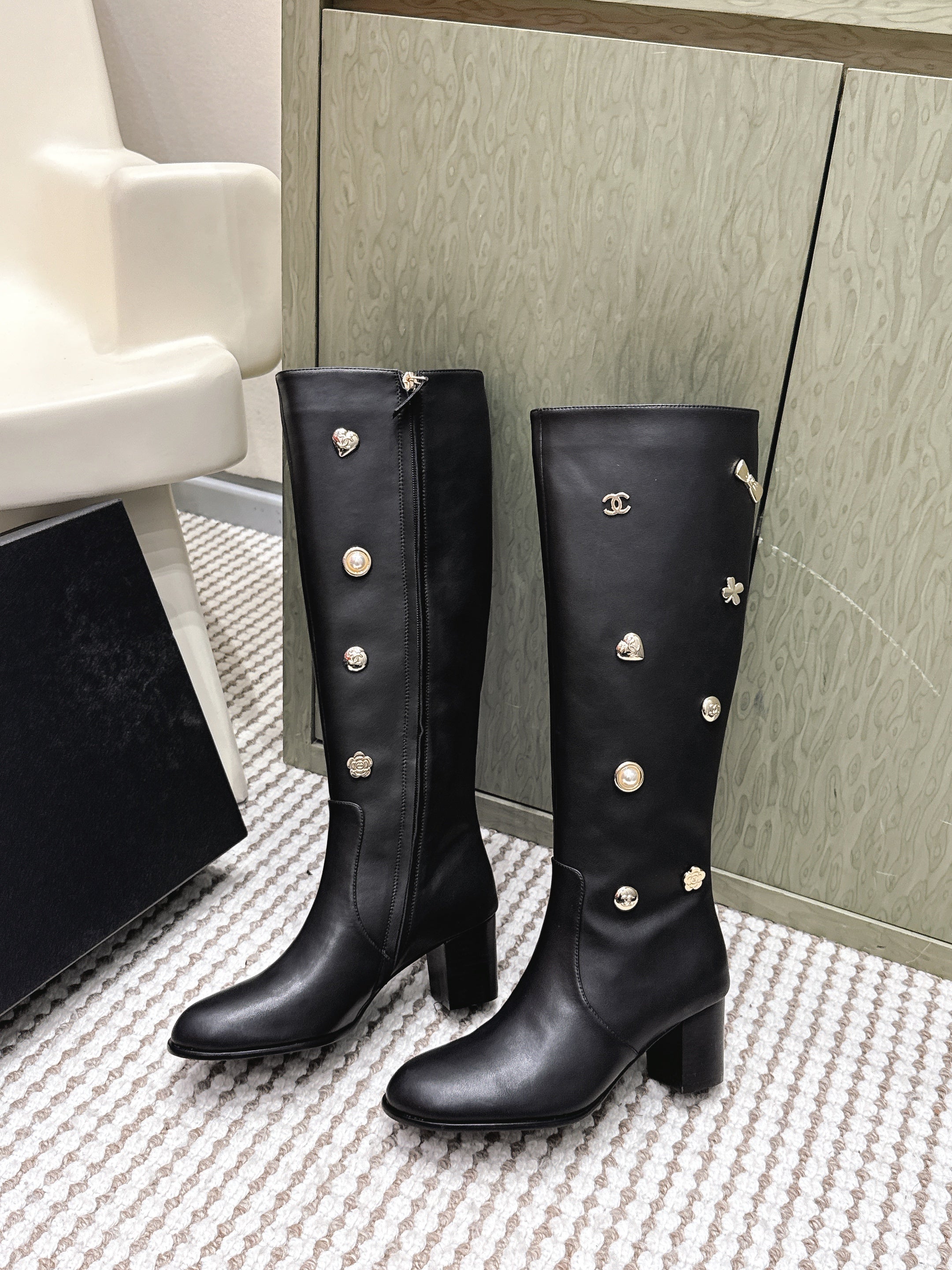 CHANEL 25S KNEE-HIGH BOOTS IN BLACK CALFSKIN WITH RHINESTONES