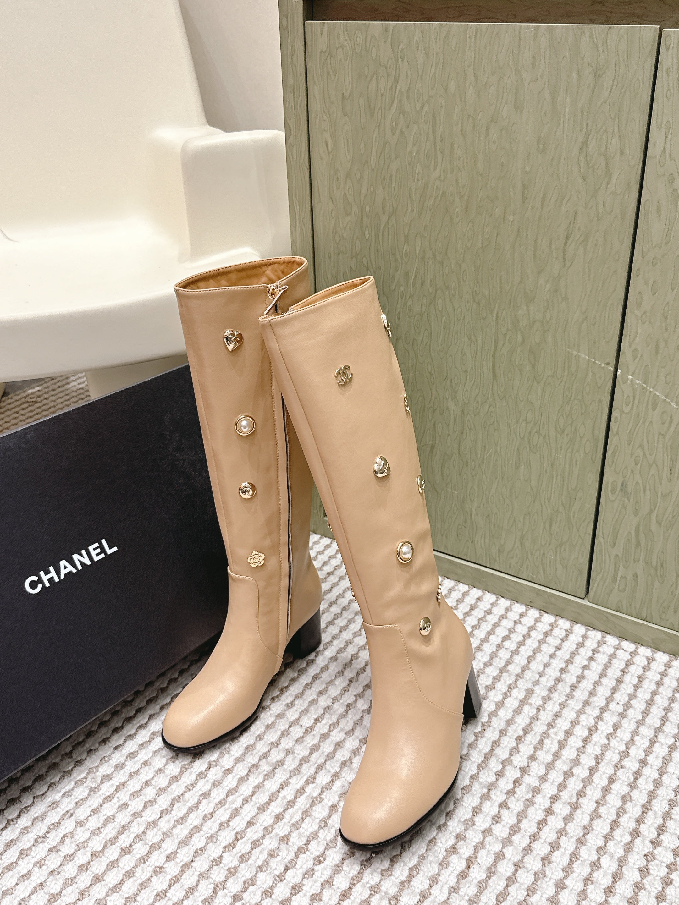 CHANEL 25S KNEE-HIGH BOOTS IN BEIGE CALFSKIN WITH RHINESTONES