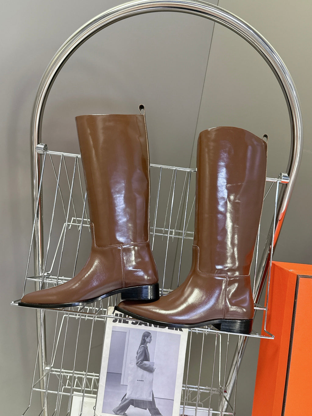 HERMES 25S POINTED-TOE KNEE-HIGH BOOTS IN BROWN GLOSSY LAMBSKIN
