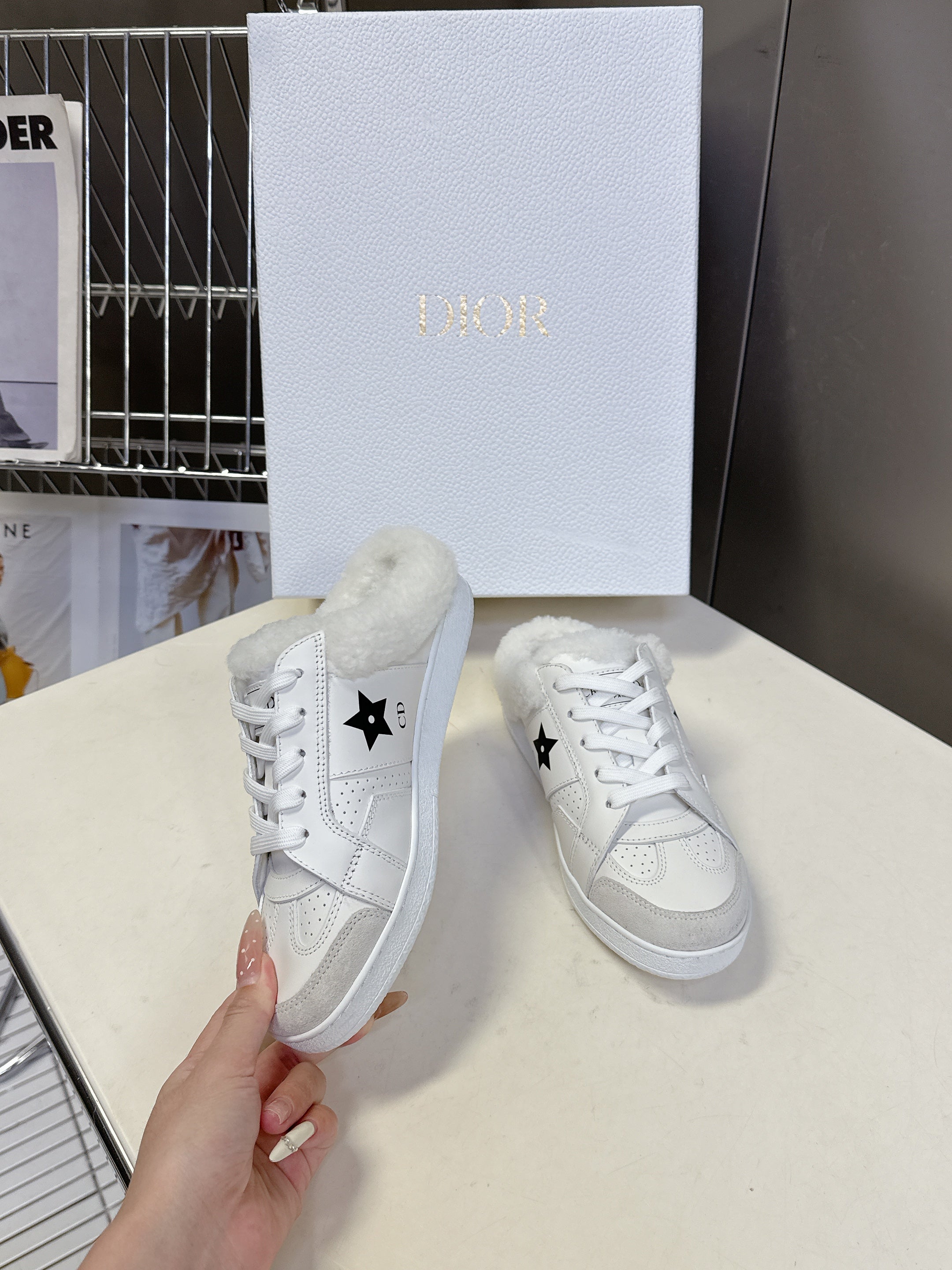 DIOR 25S  STAR SNEAKERS IN WHITE LAMBSKIN AND WOOL