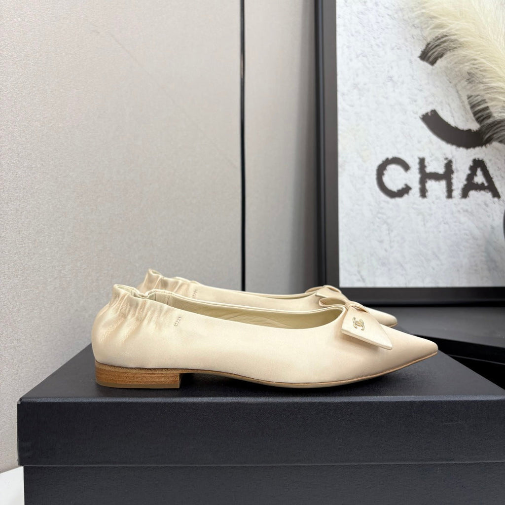 CHANEL BALLET FLATS 25S IN LIGHT BEIGE SATIN WITH BOW
