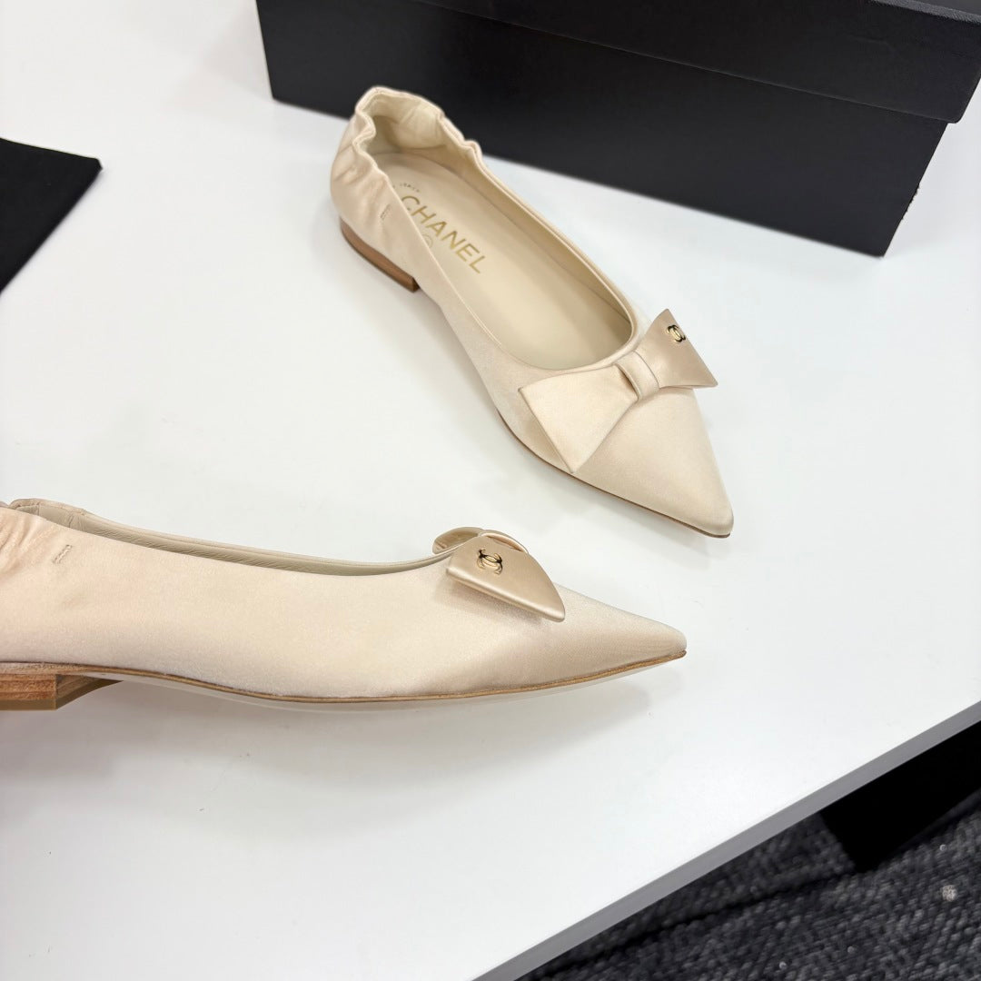 CHANEL BALLET FLATS 25S IN LIGHT BEIGE SATIN WITH BOW