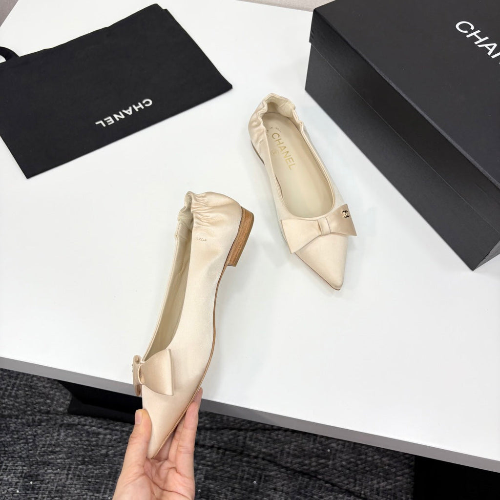 CHANEL BALLET FLATS 25S IN LIGHT BEIGE SATIN WITH BOW