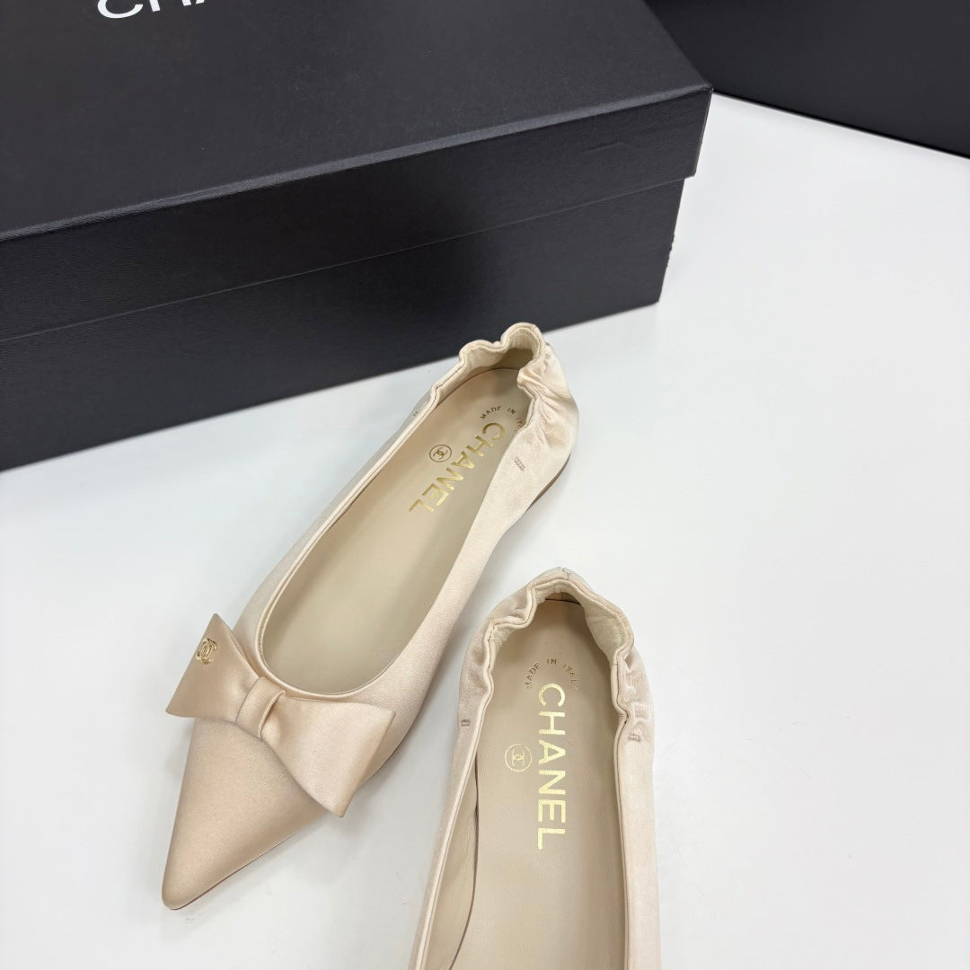 CHANEL BALLET FLATS 25S IN LIGHT BEIGE SATIN WITH BOW