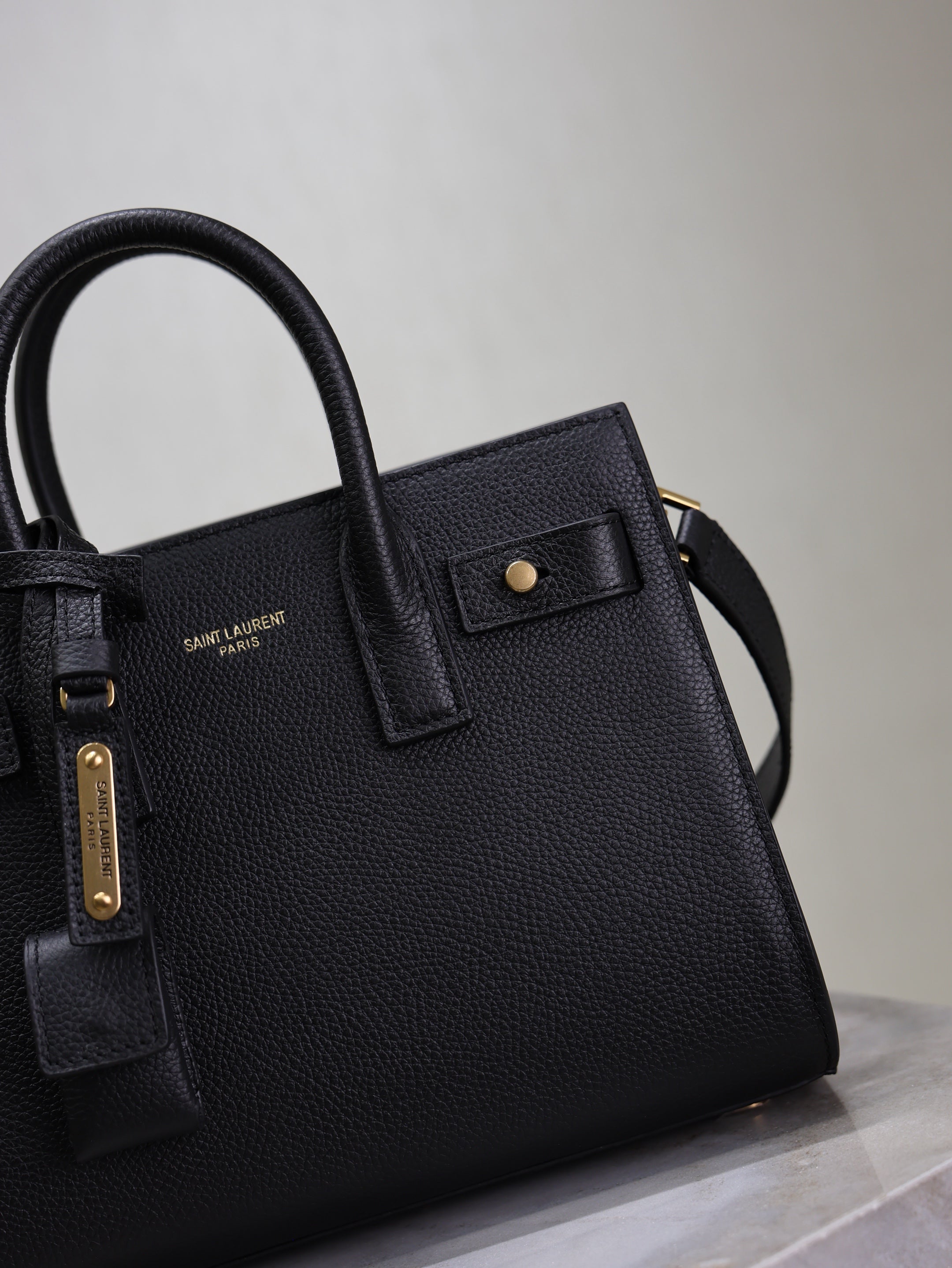 YSL 25S SAC DE JOUR 22 IN BLACK SUPPLE GRAINED CALFSKIN GOLD HARDWRE