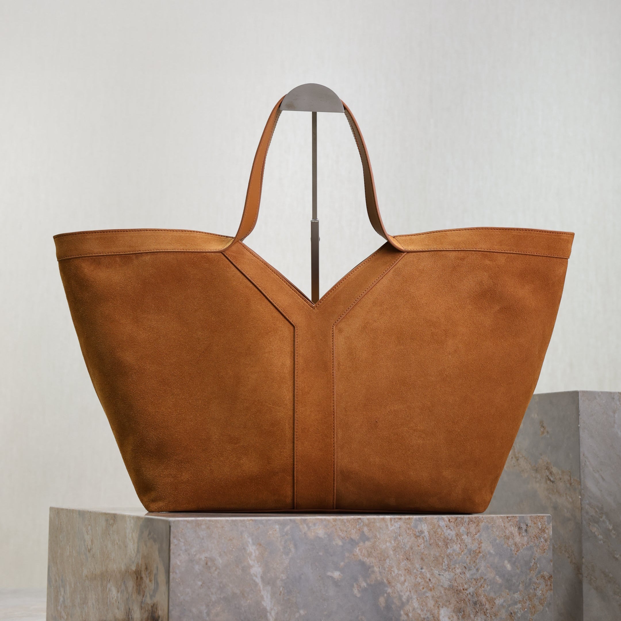 YSL 25S Y MAXI TOTE 50 IN CARAMEL SUEDE GOLD HARDWRE