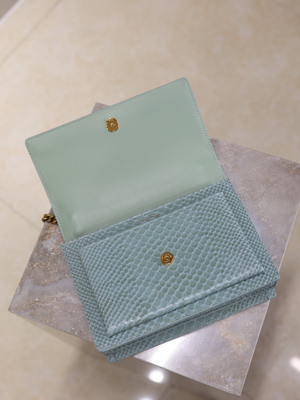YSL 25S SUNSET MEDIUM 22 IN LIGHT BLUE CROCODILE-EMBOSSED CALFSKIN GOLD HARDWRE