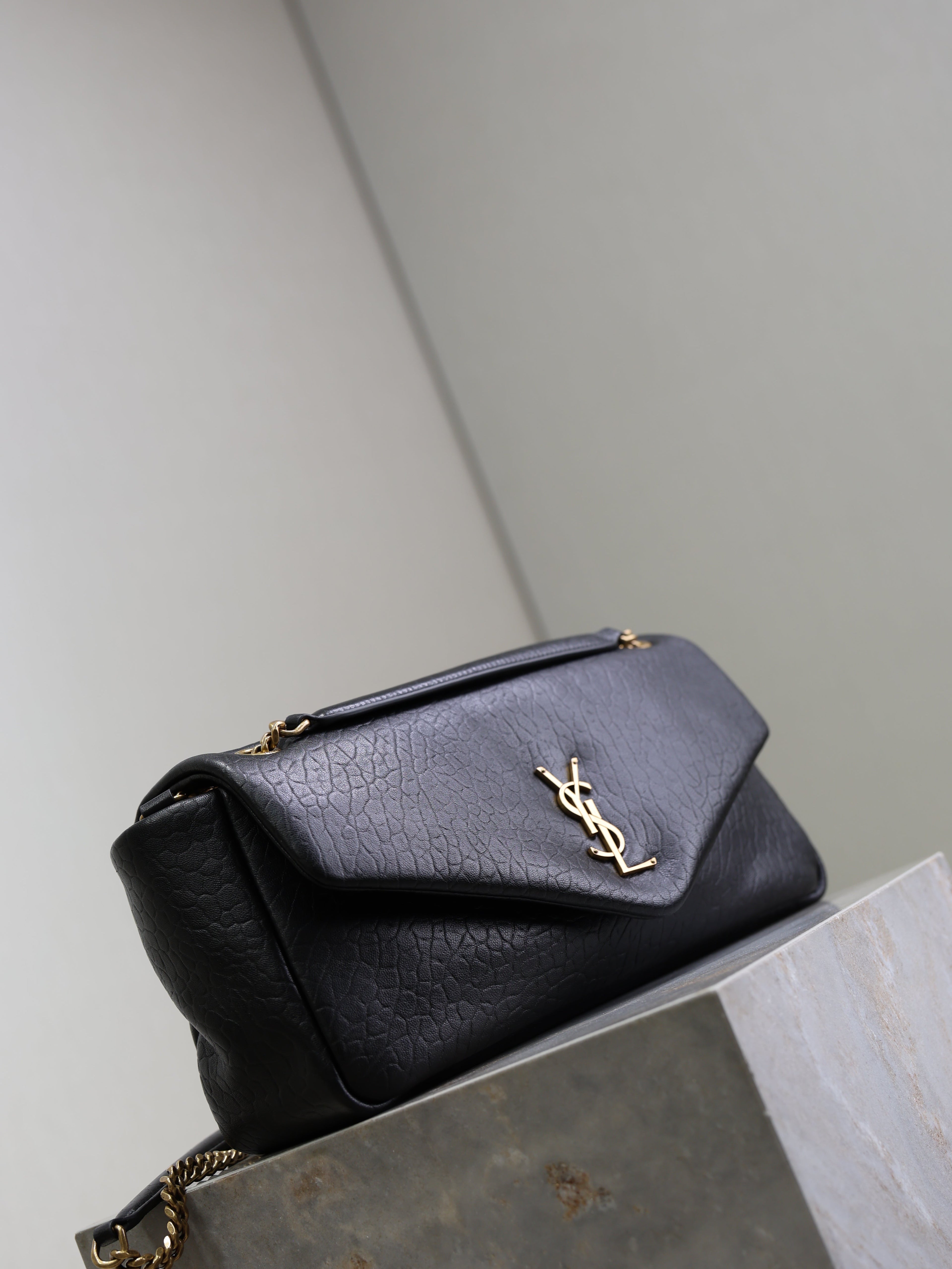 YSL 25S CALYPSO 30 IN BLACK GRAINED CALFSKIN GOLD HARDWRE