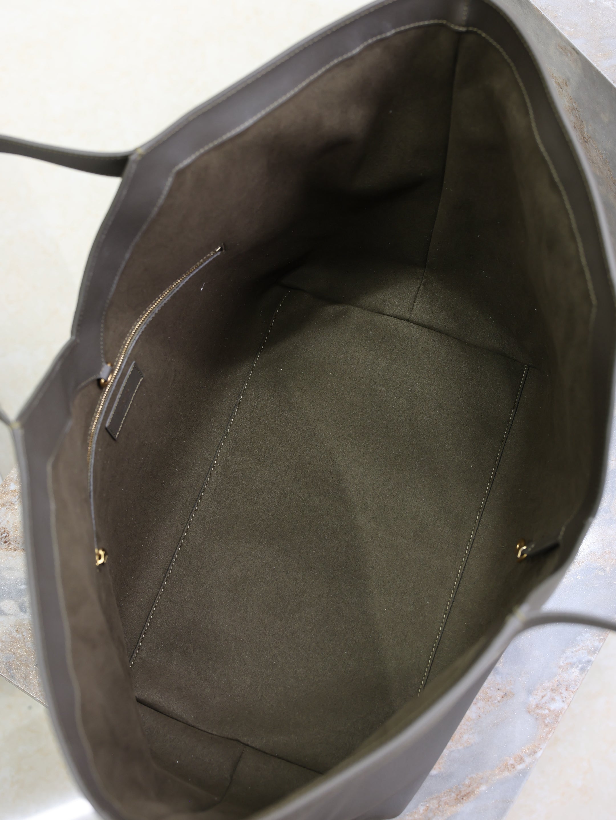 YSL 25S Y MAXI TOTE 50 IN MUTED CHARCOAL CALFSKIN GOLD HARDWRE