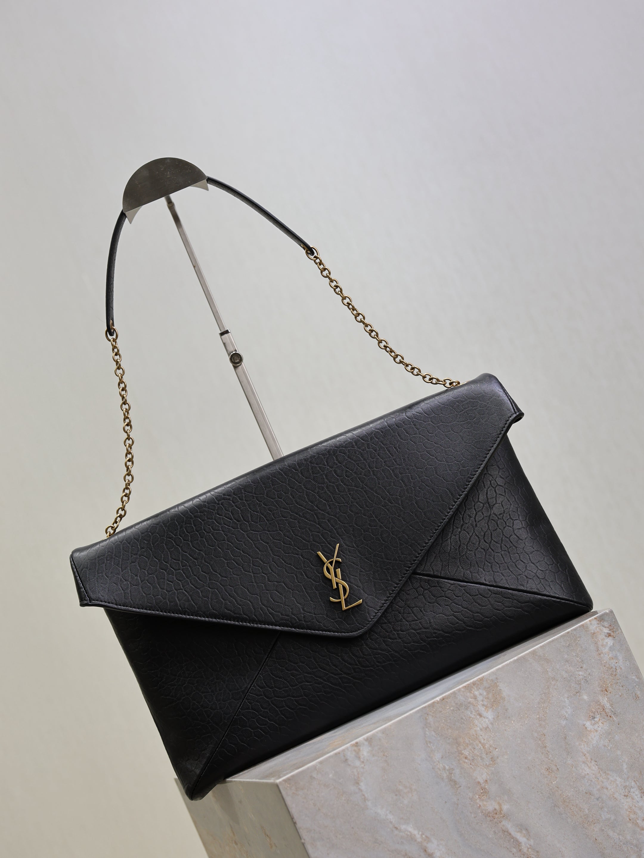 YSL 25S CASSANDRE ENVELOPE MESSENGER 35 IN BLACK LAMBSKIN GOLD HARDWRE