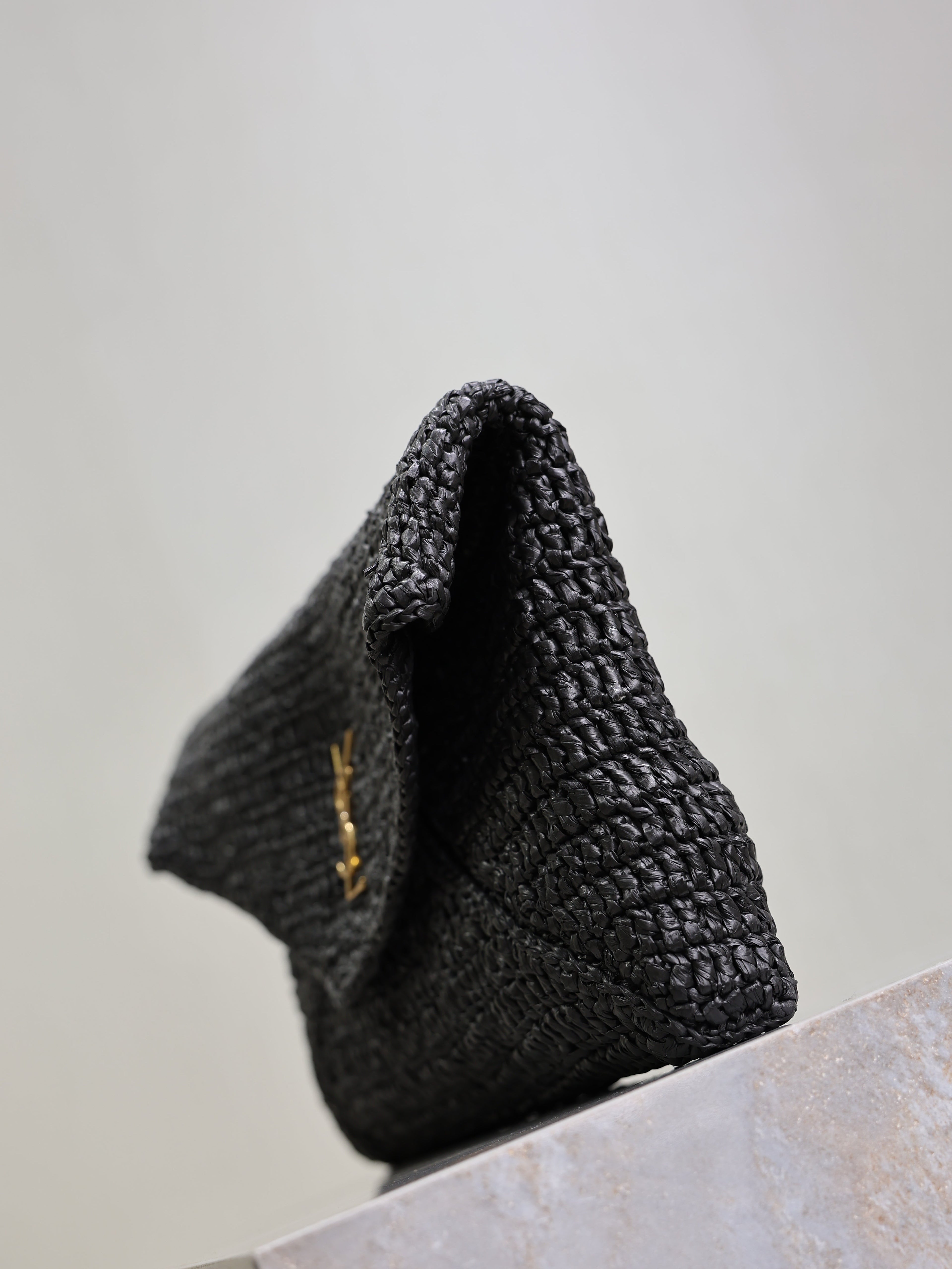 YSL 25S CASSANDRE LARGE ENVELOPE POUCH 29 IN BLACK RAFFIA GOLD HARDWRE
