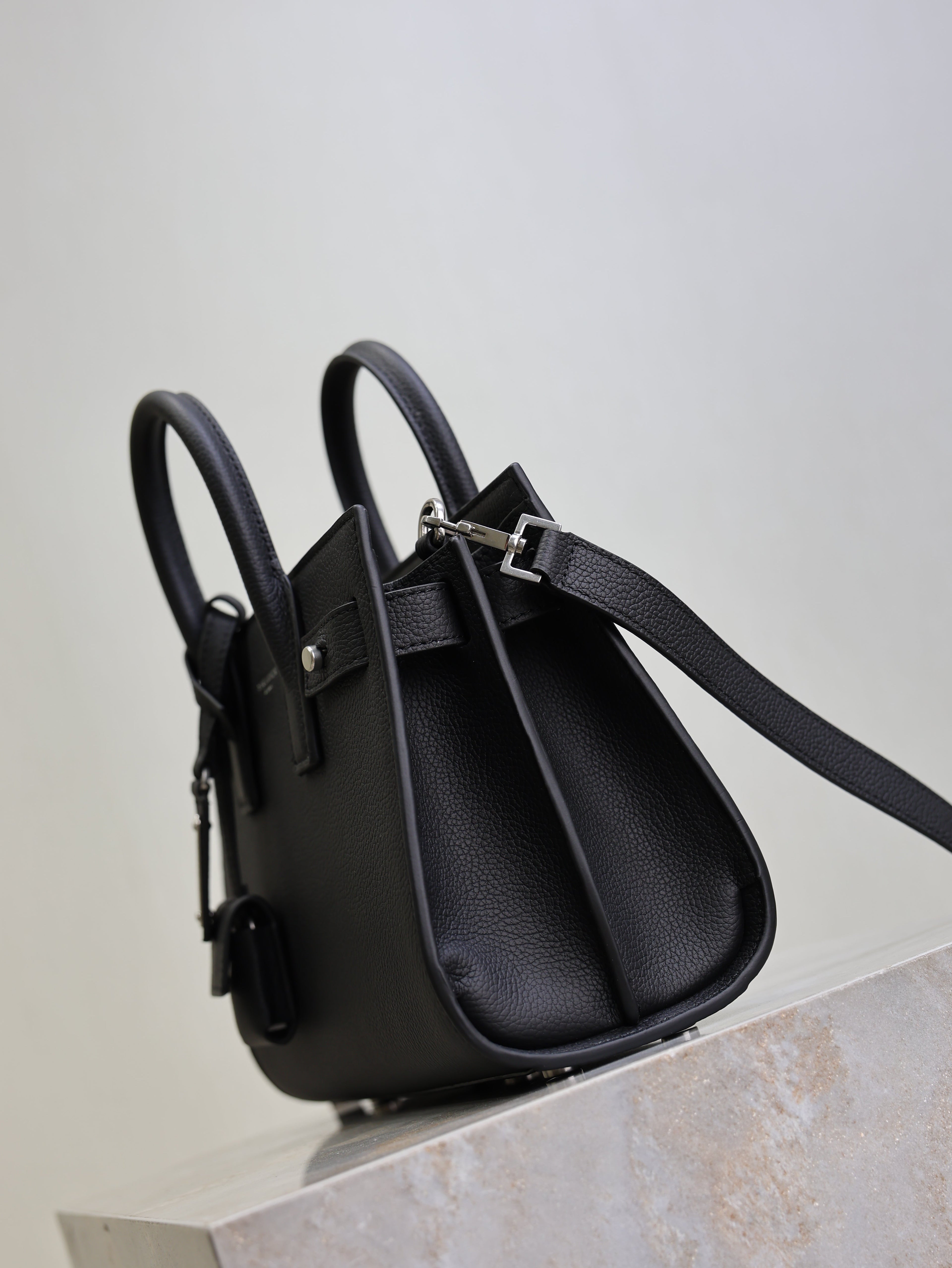 YSL 25S SAC DE JOUR 22 IN BLACK GRAINED CALFSKIN SILVER HARDWARE