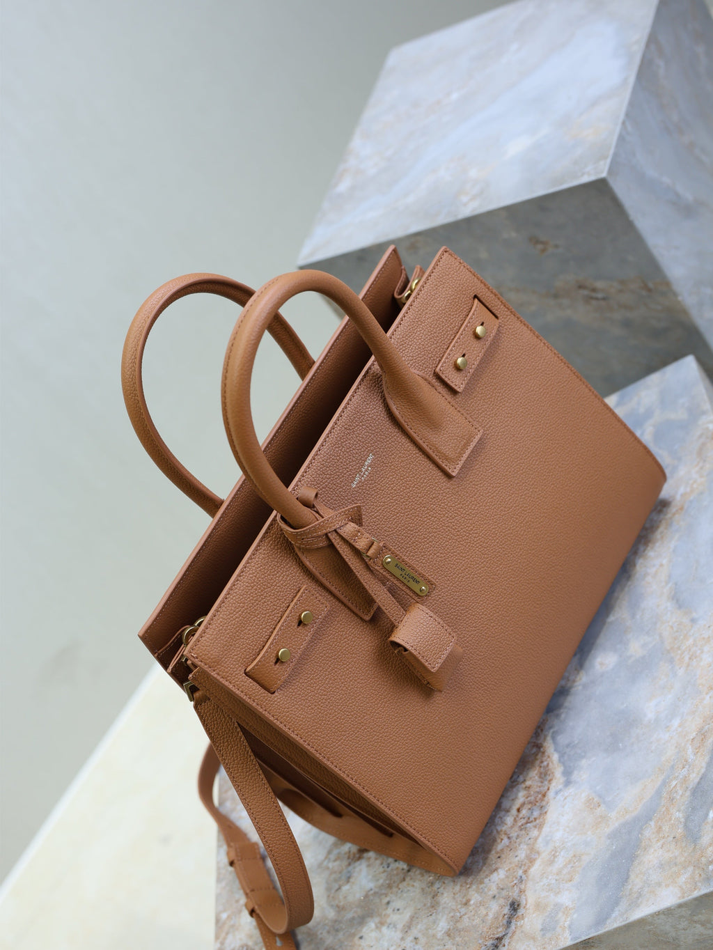 YSL 25S SAC DE JOUR GM 32 IN CHESTNUT BROWN SUPPLE GRAINED CALFSKIN