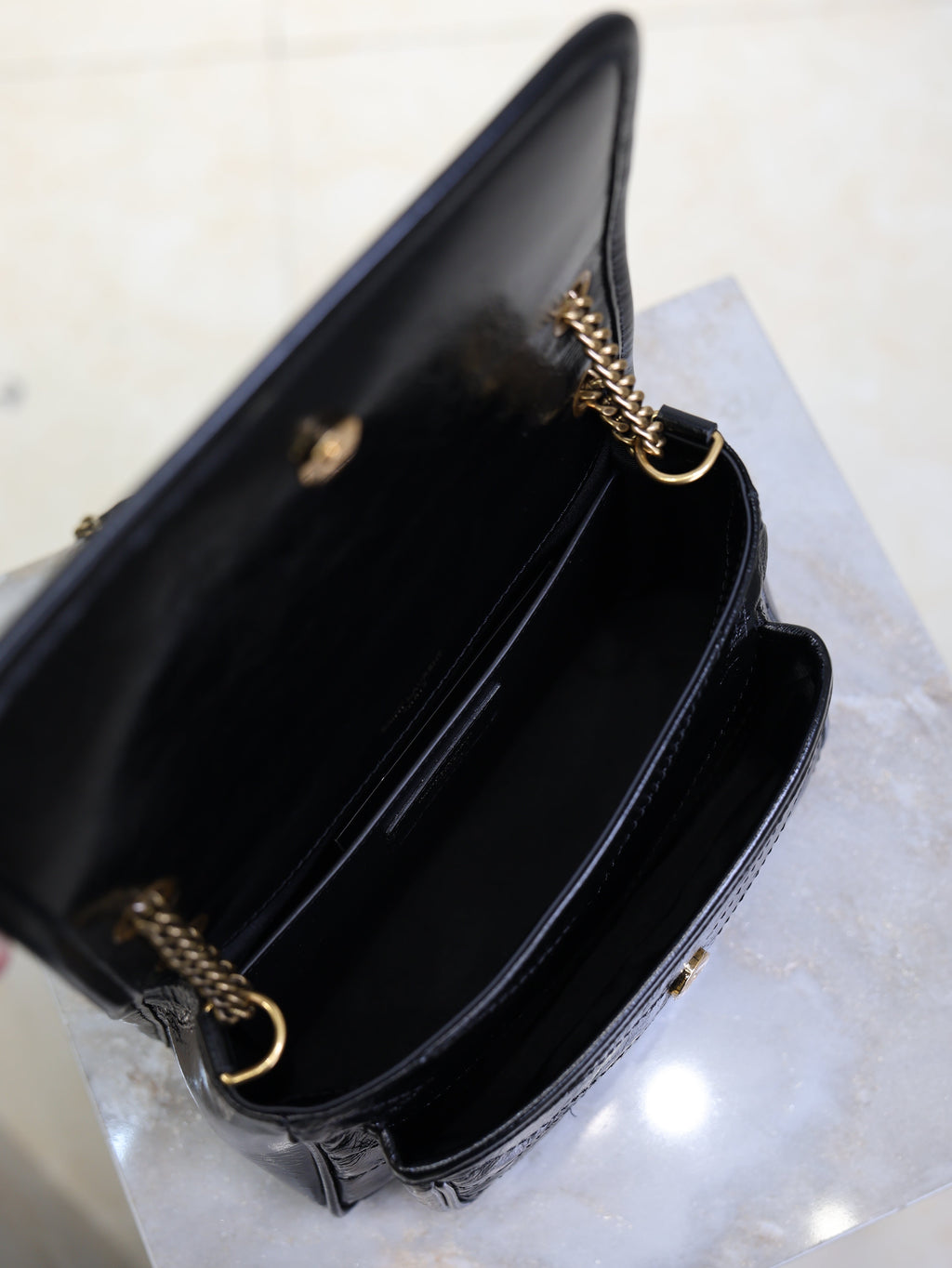 YSL 25S NIKI BAG 22 IN BLACK GLOSSY CALFSKIN GOLD HARDWARE