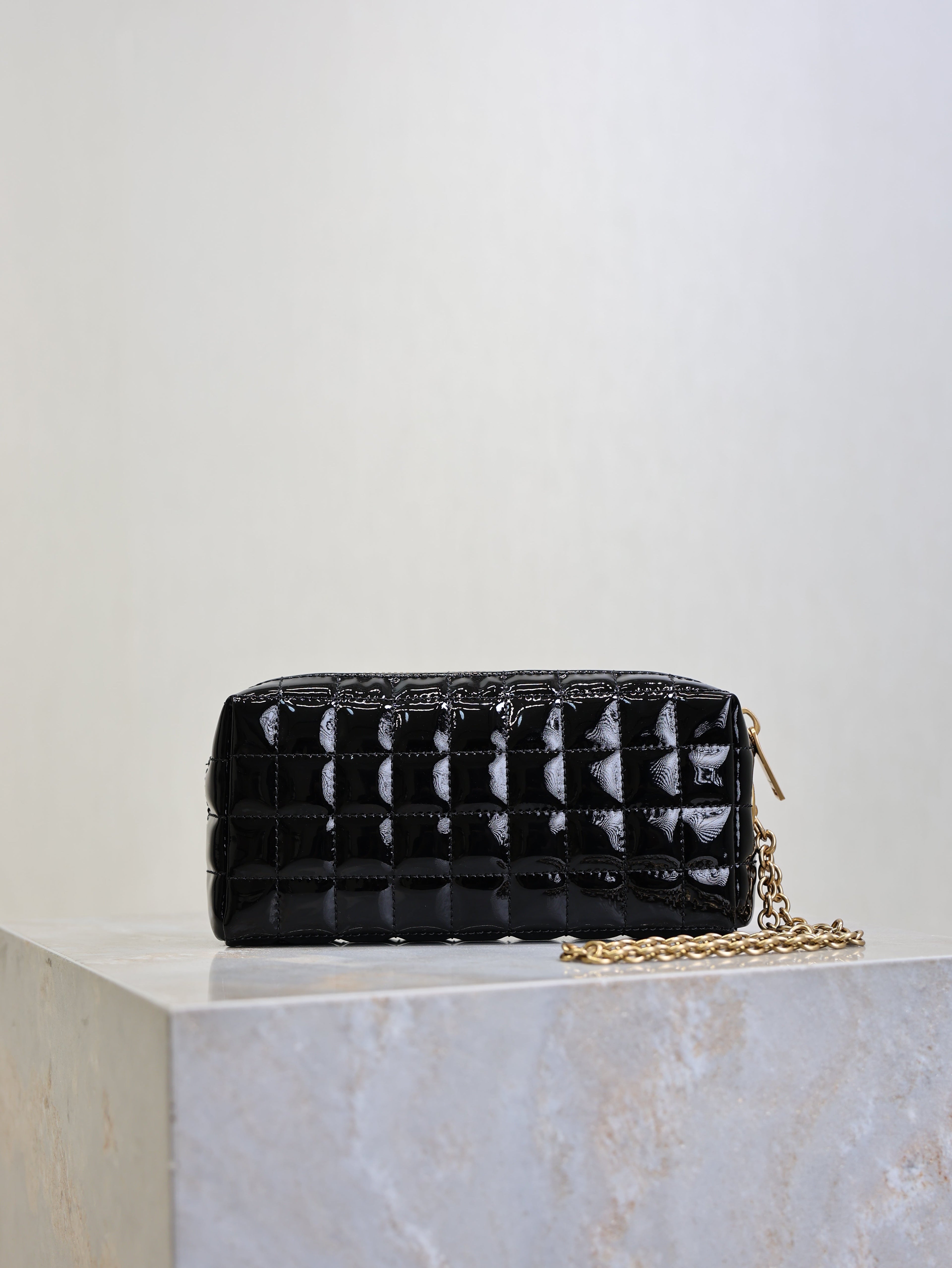 YSL 25S CASSANDRE MATELASSÉ CARRÉ POUCH ON CHAIN 18 IN BLACK SHINY CALFSKIN