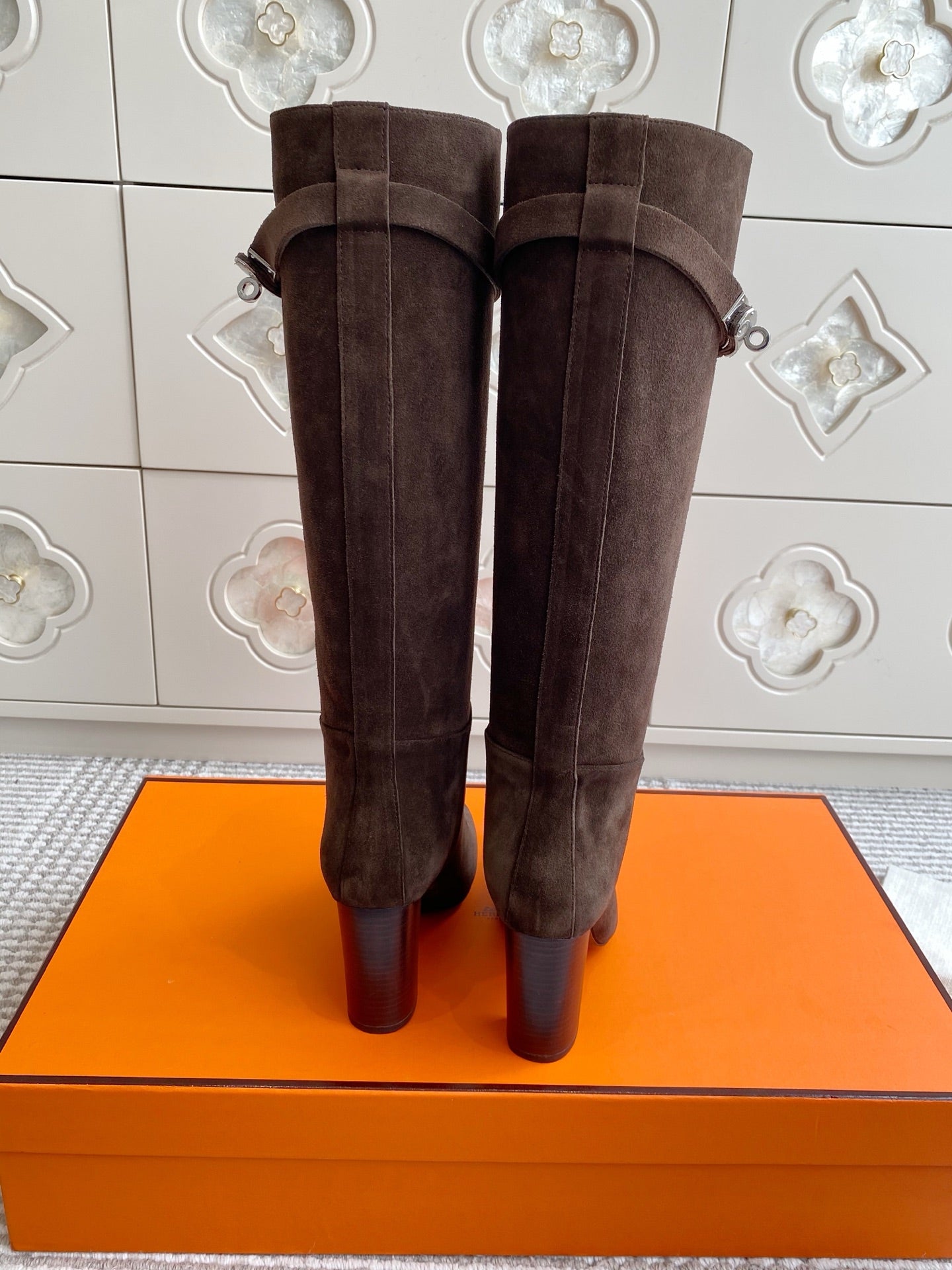 HERMES 25S TALL BOOTS 90 MM IN DARK BROWN SUEDE
