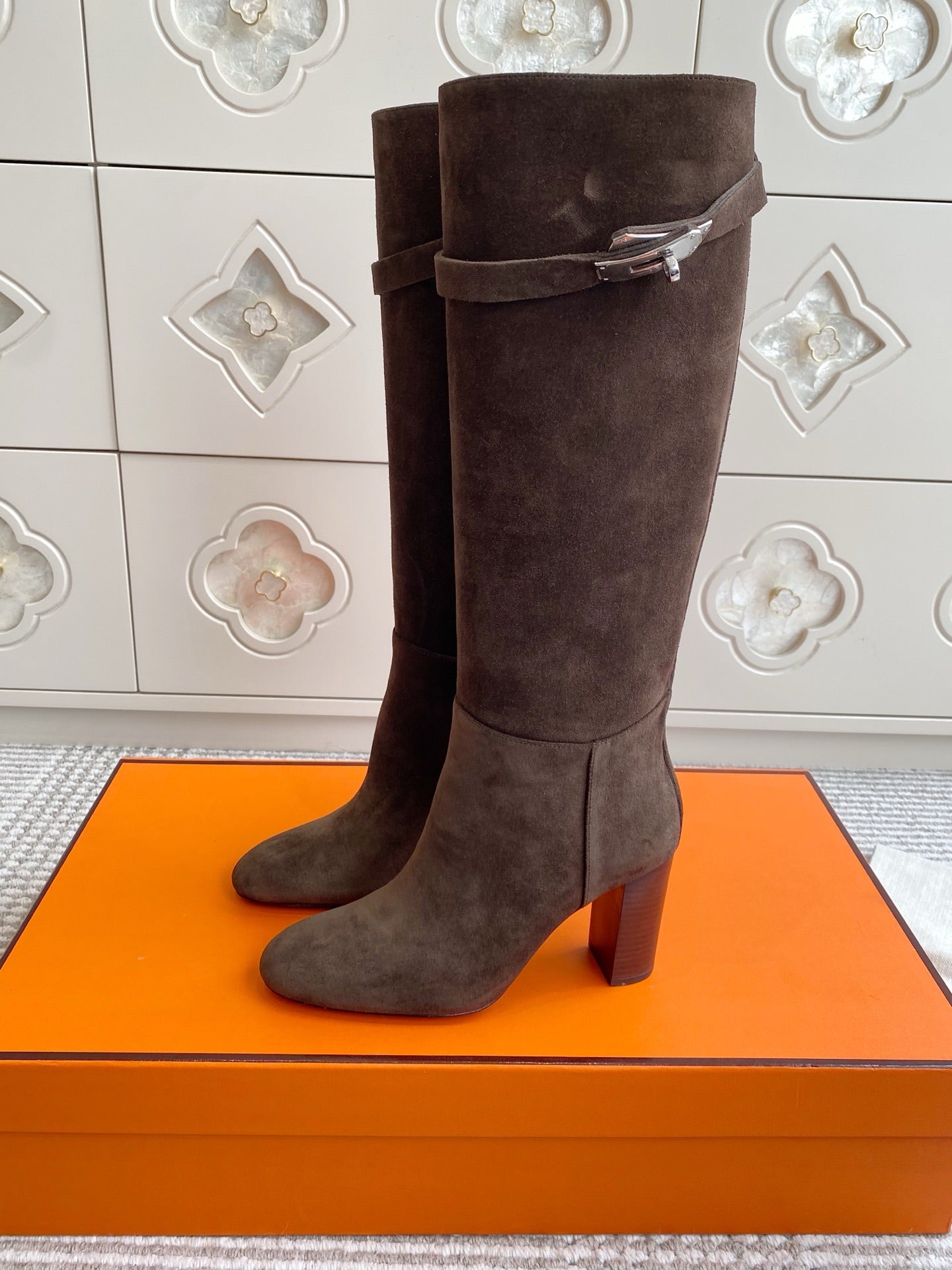 HERMES 25S TALL BOOTS 90 MM IN DARK BROWN SUEDE