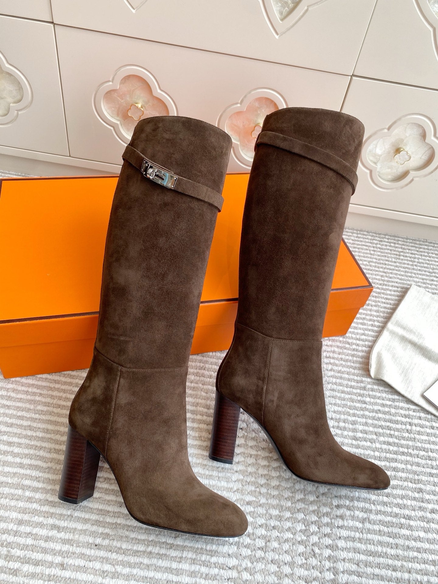 HERMES 25S TALL BOOTS 90 MM IN DARK BROWN SUEDE