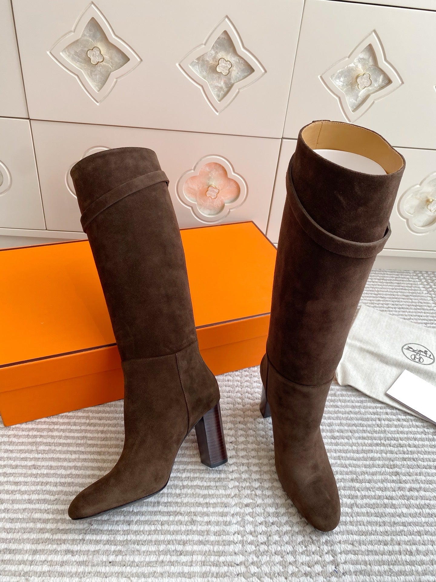 HERMES 25S TALL BOOTS 90 MM IN DARK BROWN SUEDE