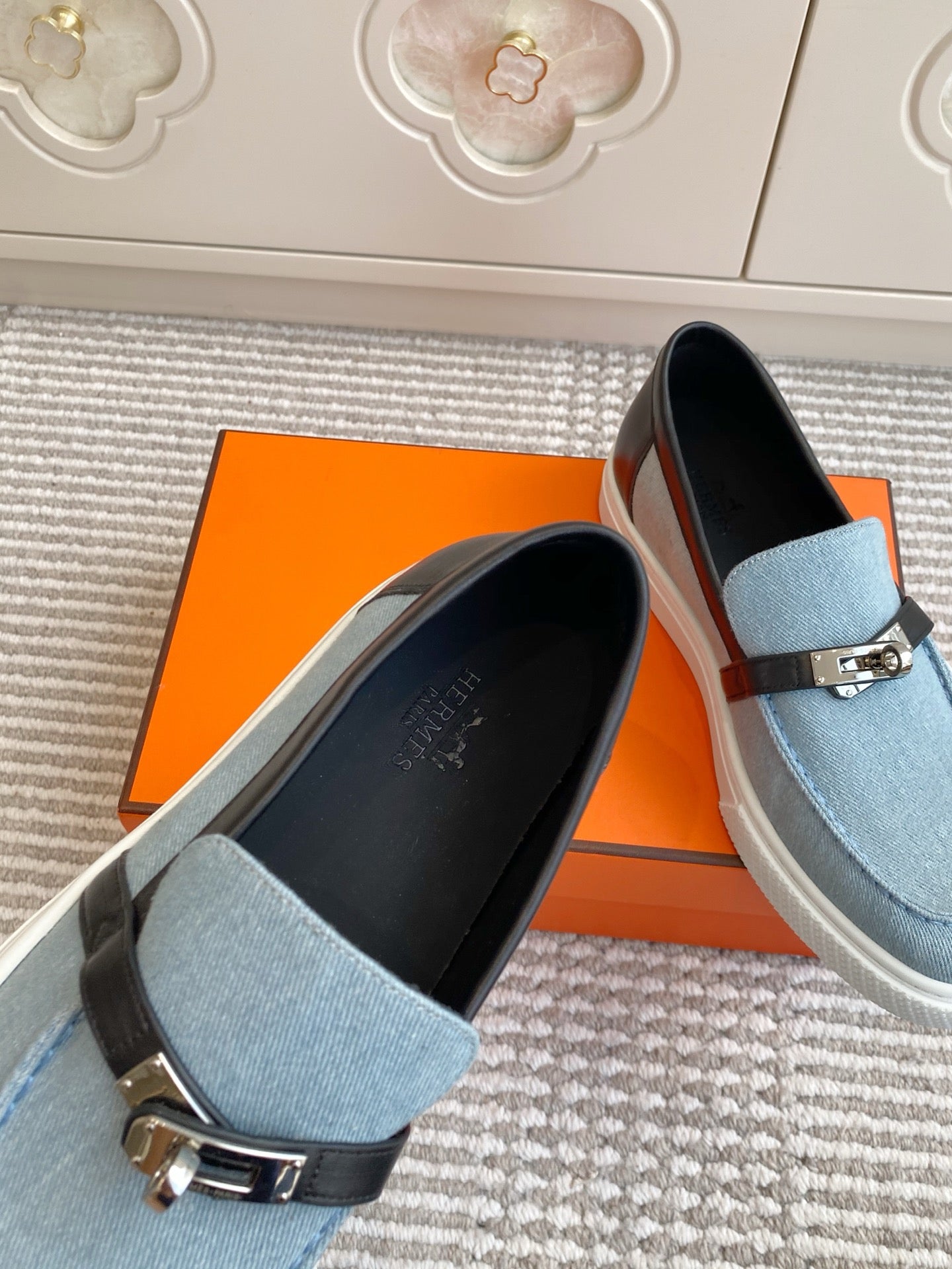 HERMES 25S SLIP-ON IN SKY BLUE CANVAS AND BLACK LAMBSKIN WITH SILVER HARDWARE