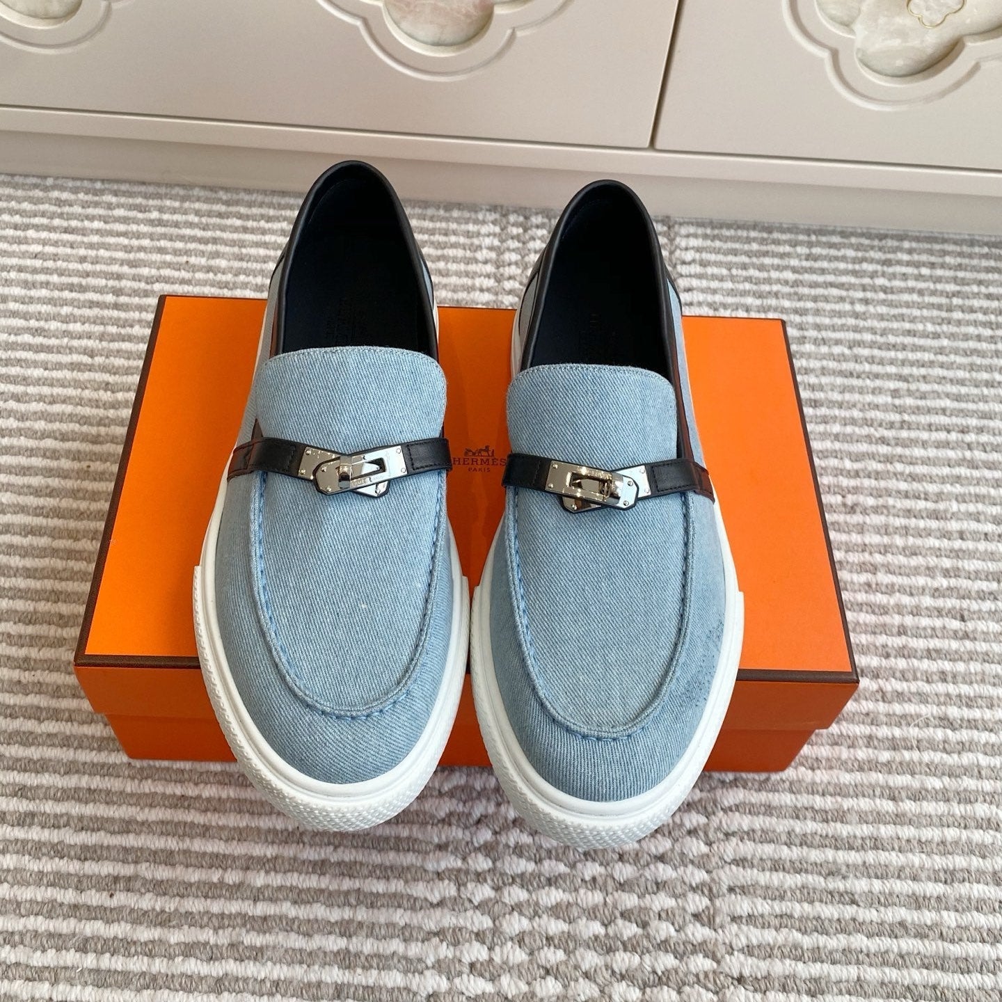 HERMES 25S SLIP-ON IN SKY BLUE CANVAS AND BLACK LAMBSKIN WITH SILVER HARDWARE