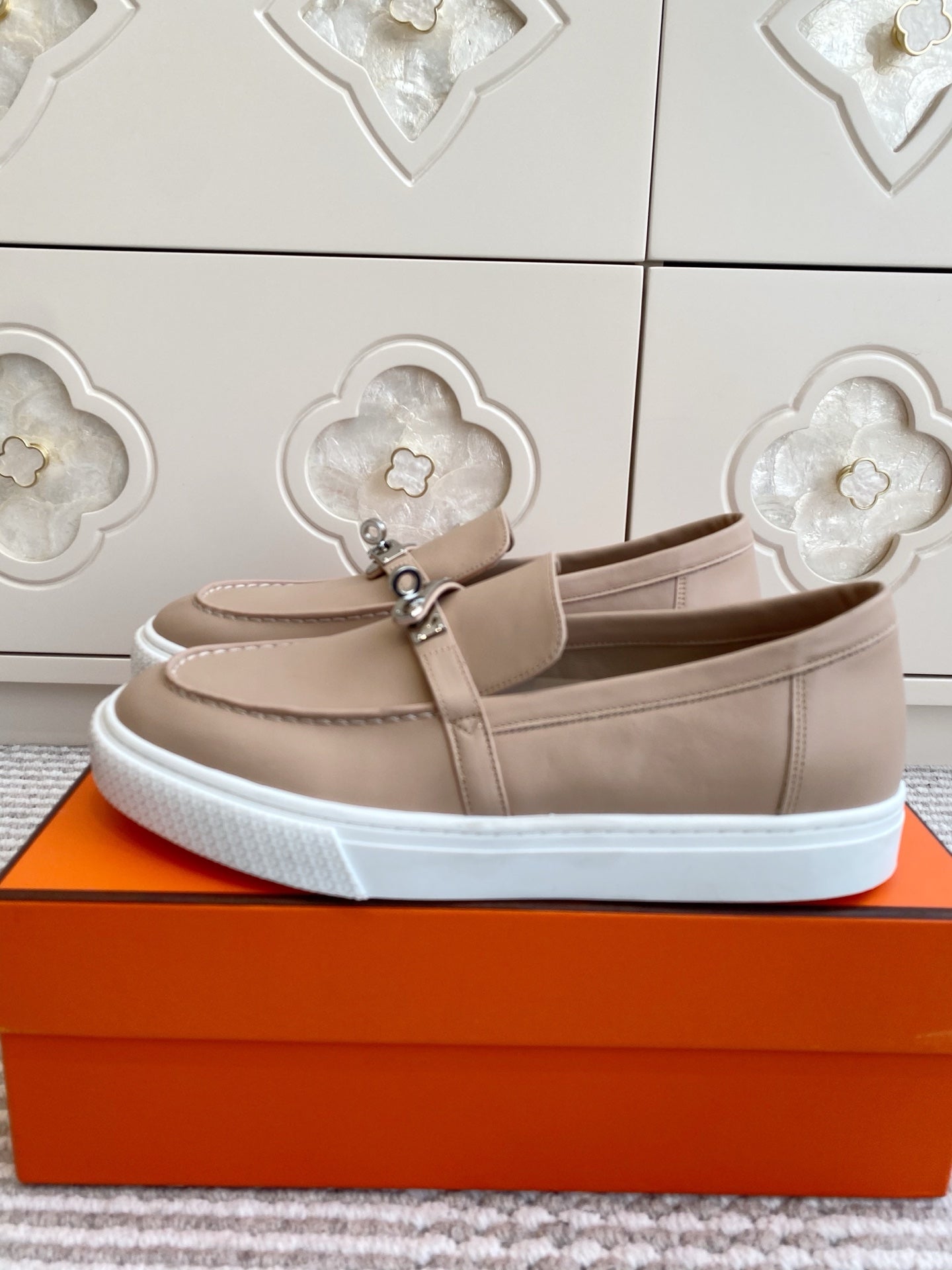 HERMES 25S SLIP-ON IN BEIGE LAMBSKIN WITH SILVER HARDWARE