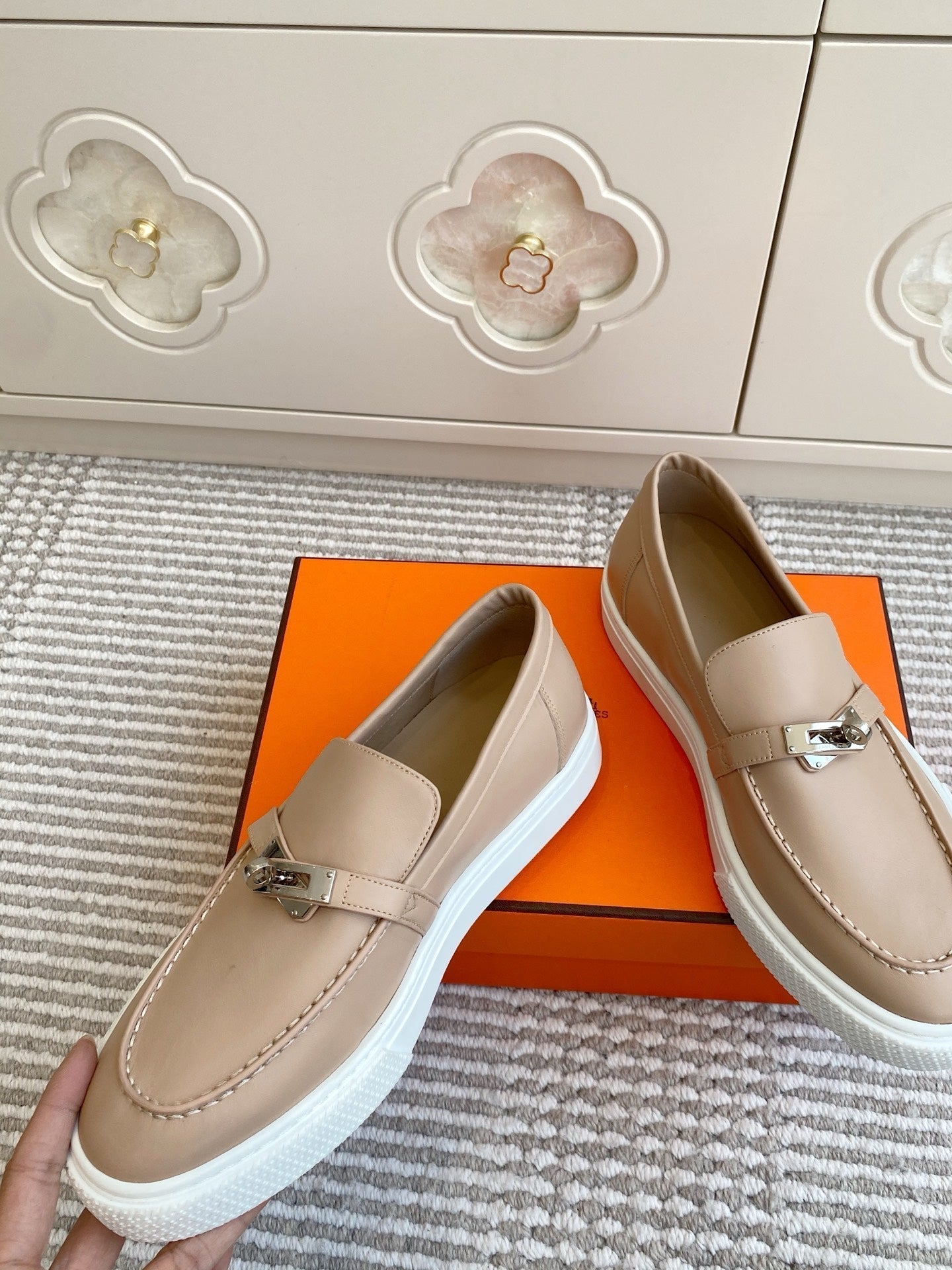 HERMES 25S SLIP-ON IN BEIGE LAMBSKIN WITH SILVER HARDWARE