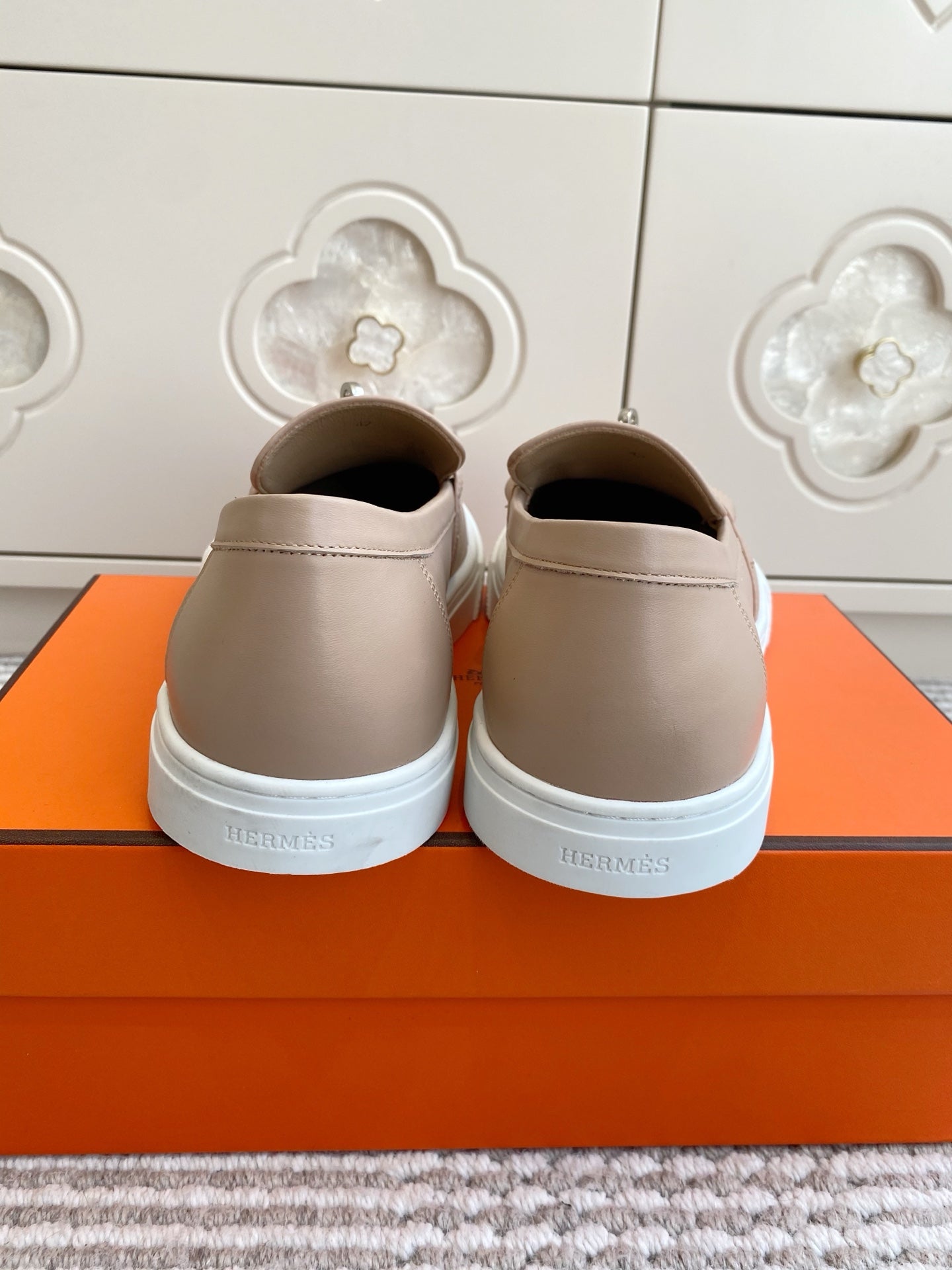 HERMES 25S SLIP-ON IN BEIGE LAMBSKIN WITH SILVER HARDWARE
