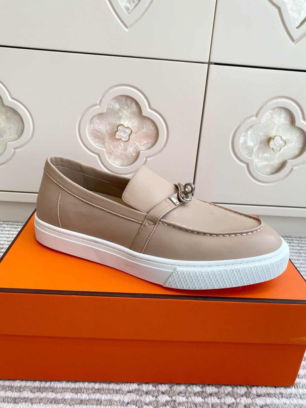 HERMES 25S SLIP-ON IN BEIGE LAMBSKIN WITH SILVER HARDWARE