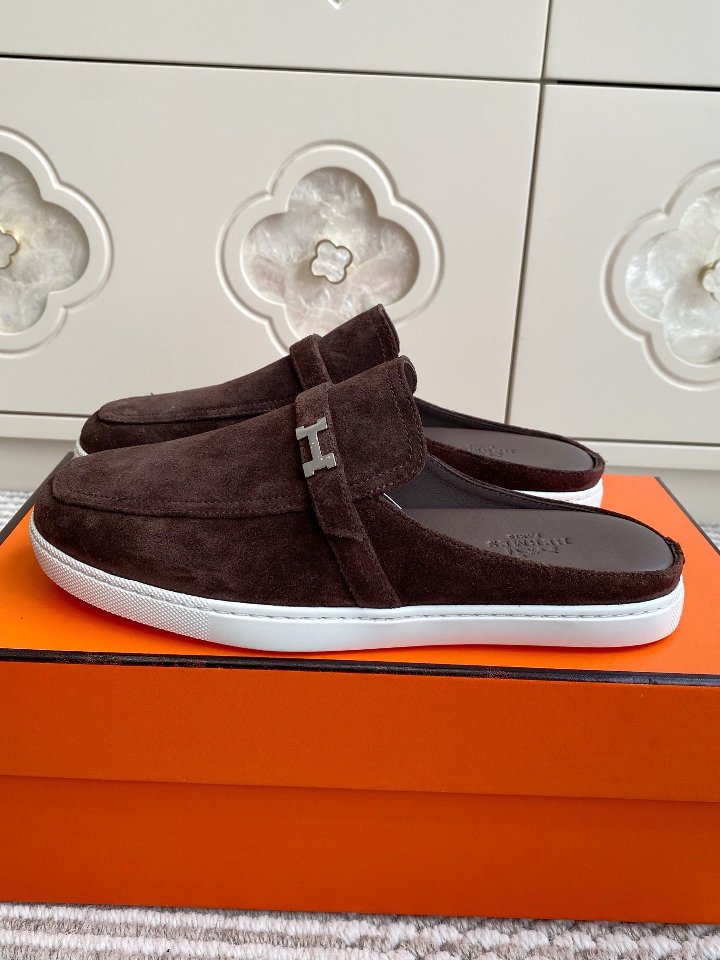 HERMES 25S MULES IN DARK BROWN SUEDE WITH SILVER HARDWARE