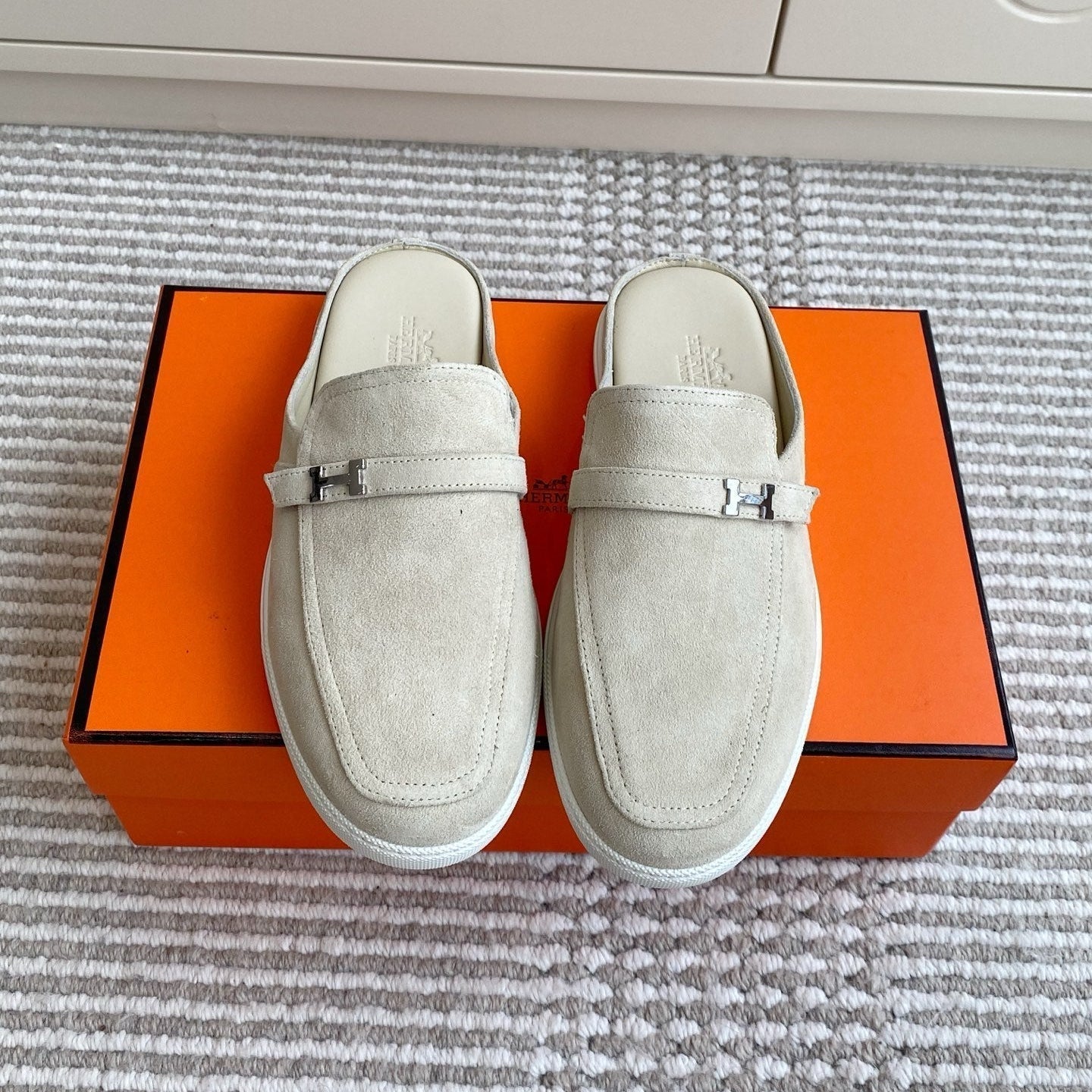 HERMES 25S MULES IN CREAM WHITE SUEDE WITH SILVER HARDWARE